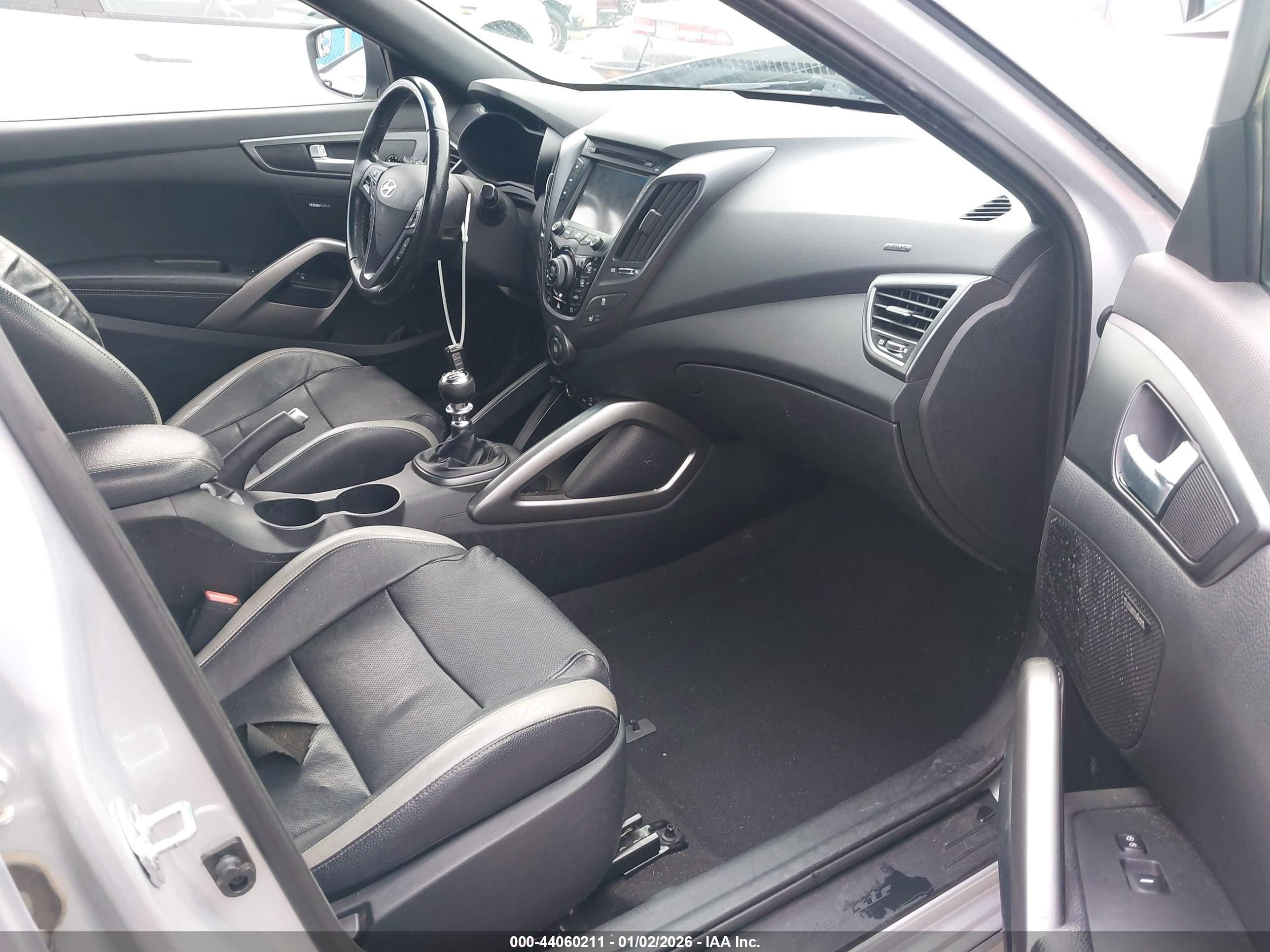 HYUNDAI VELOSTER image 5