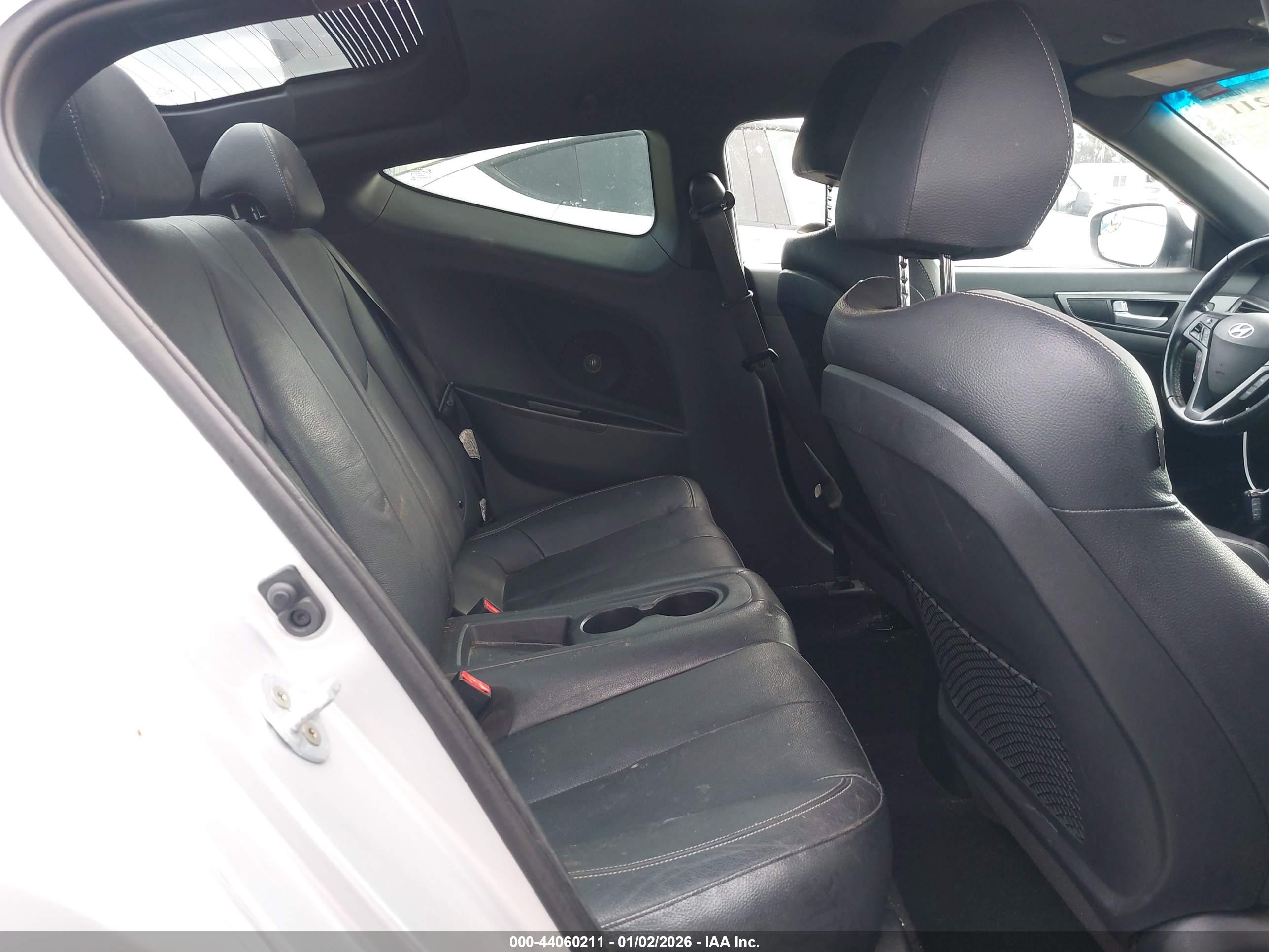 HYUNDAI VELOSTER image 8