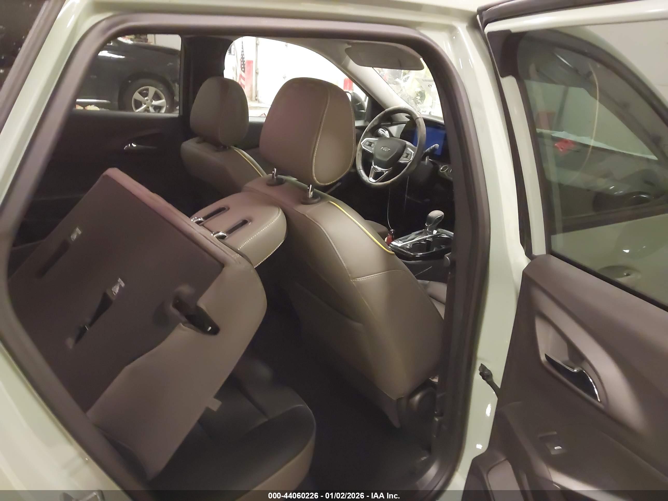 CHEVROLET TRAX image 8
