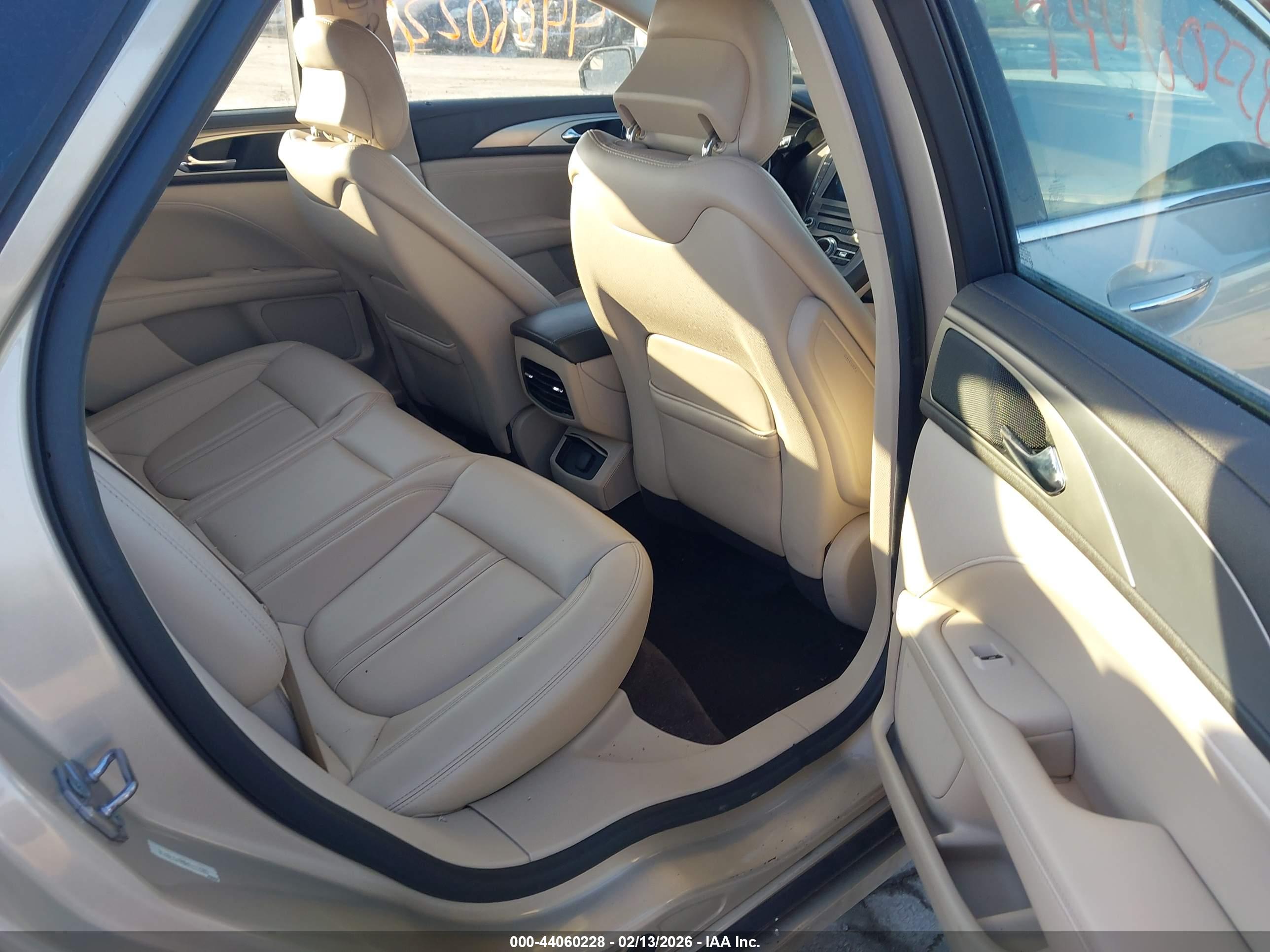LINCOLN MKZ image 8