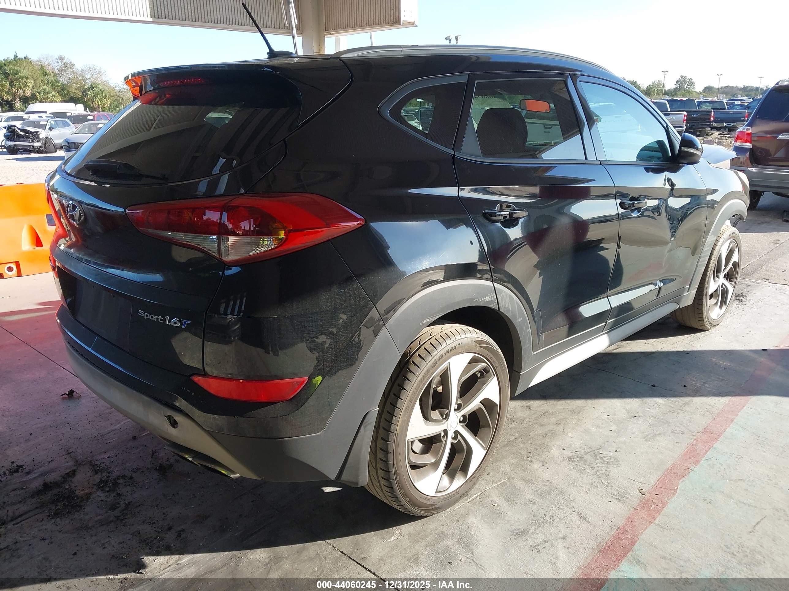 HYUNDAI TUCSON image 4