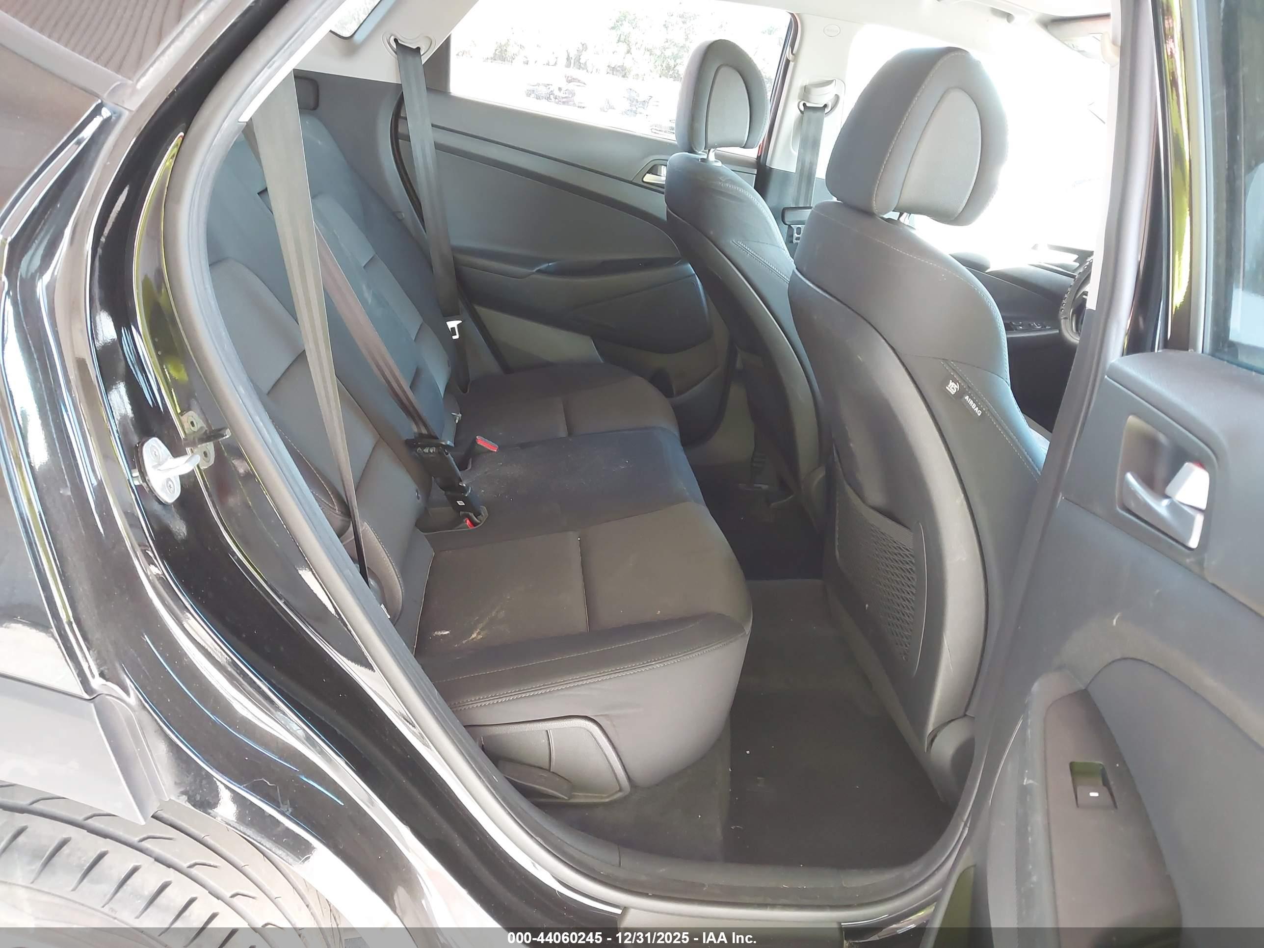 HYUNDAI TUCSON image 8