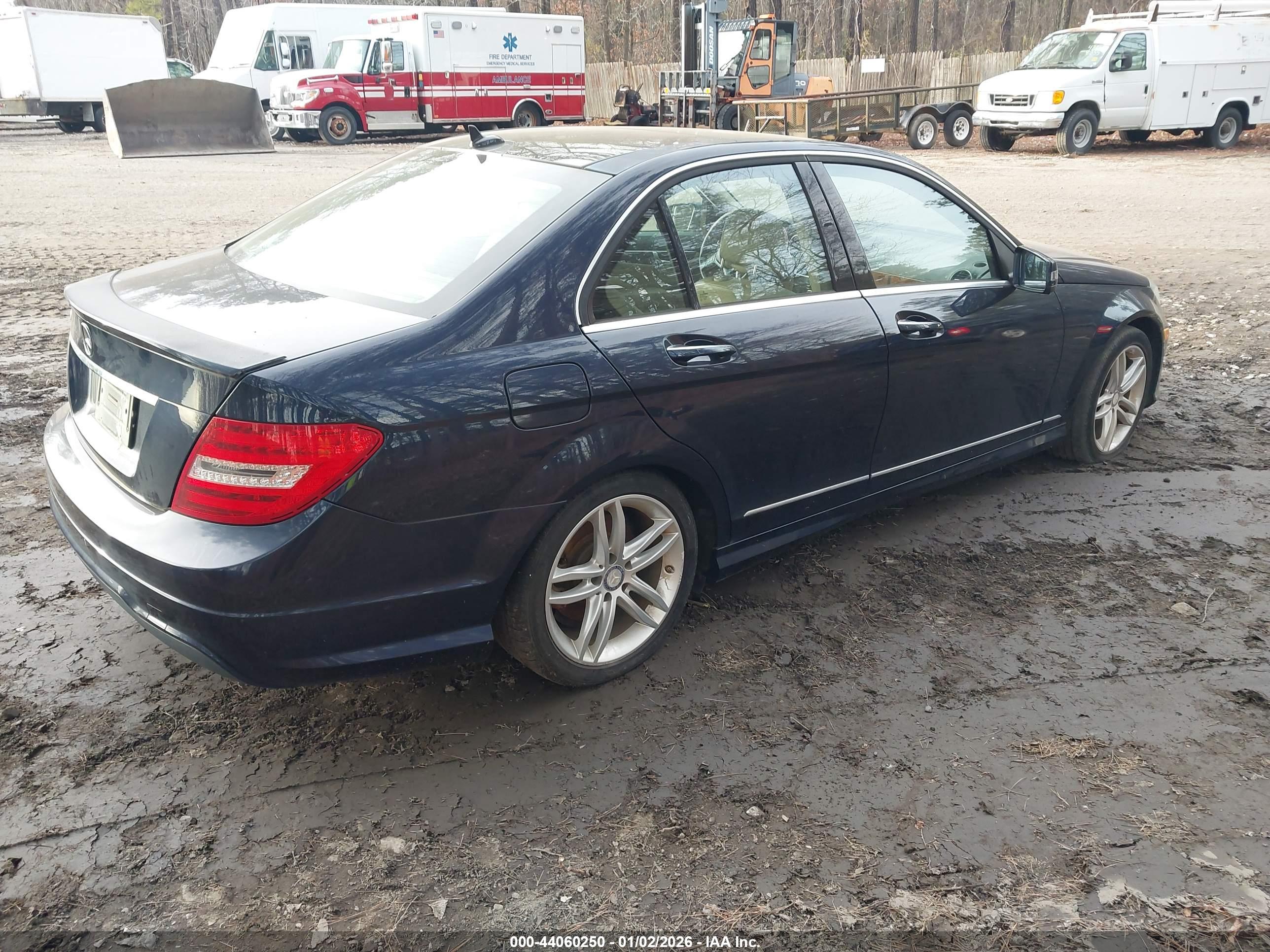 MERCEDES-BENZ C-CLASS image 4