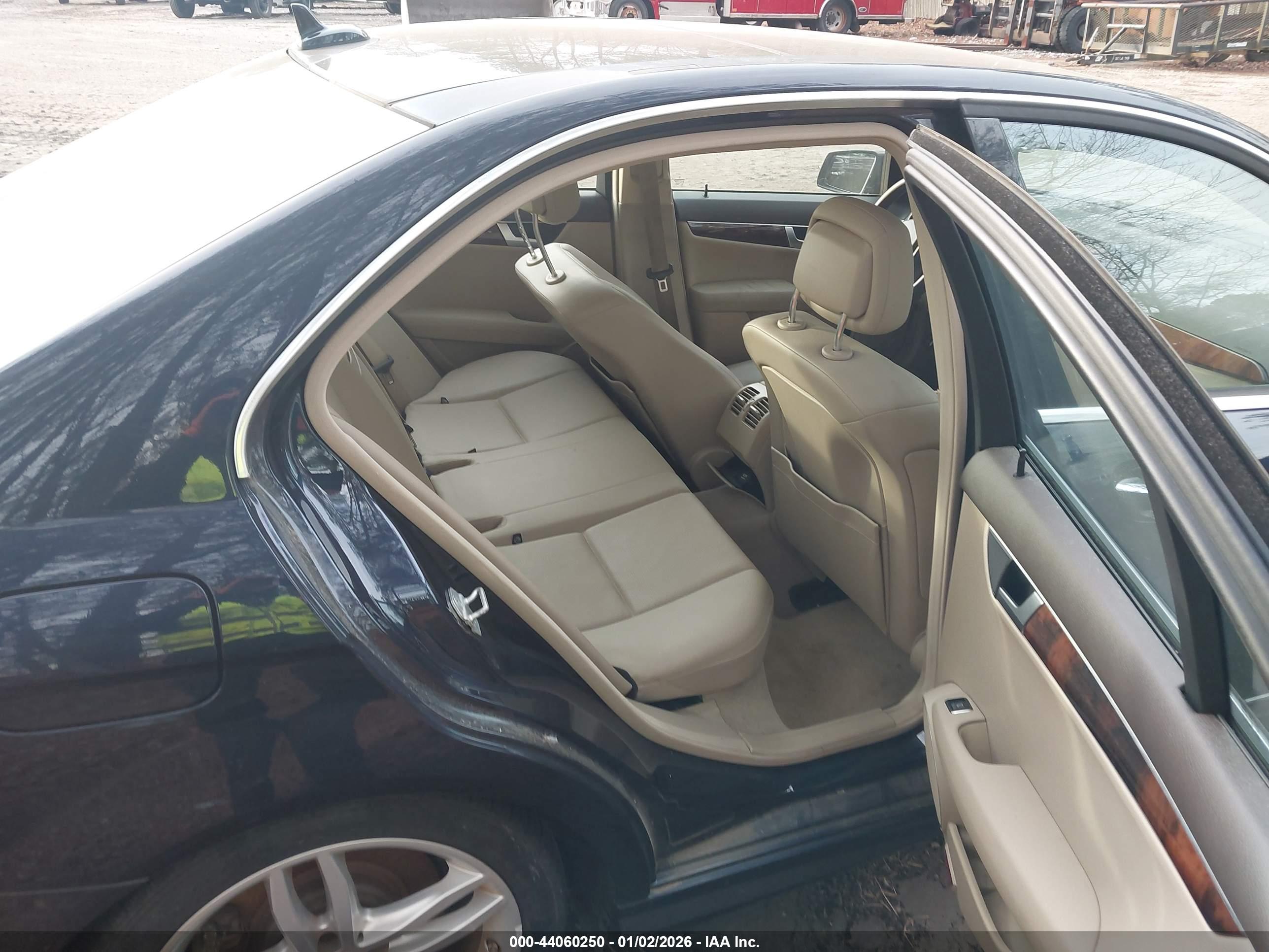 MERCEDES-BENZ C-CLASS image 8