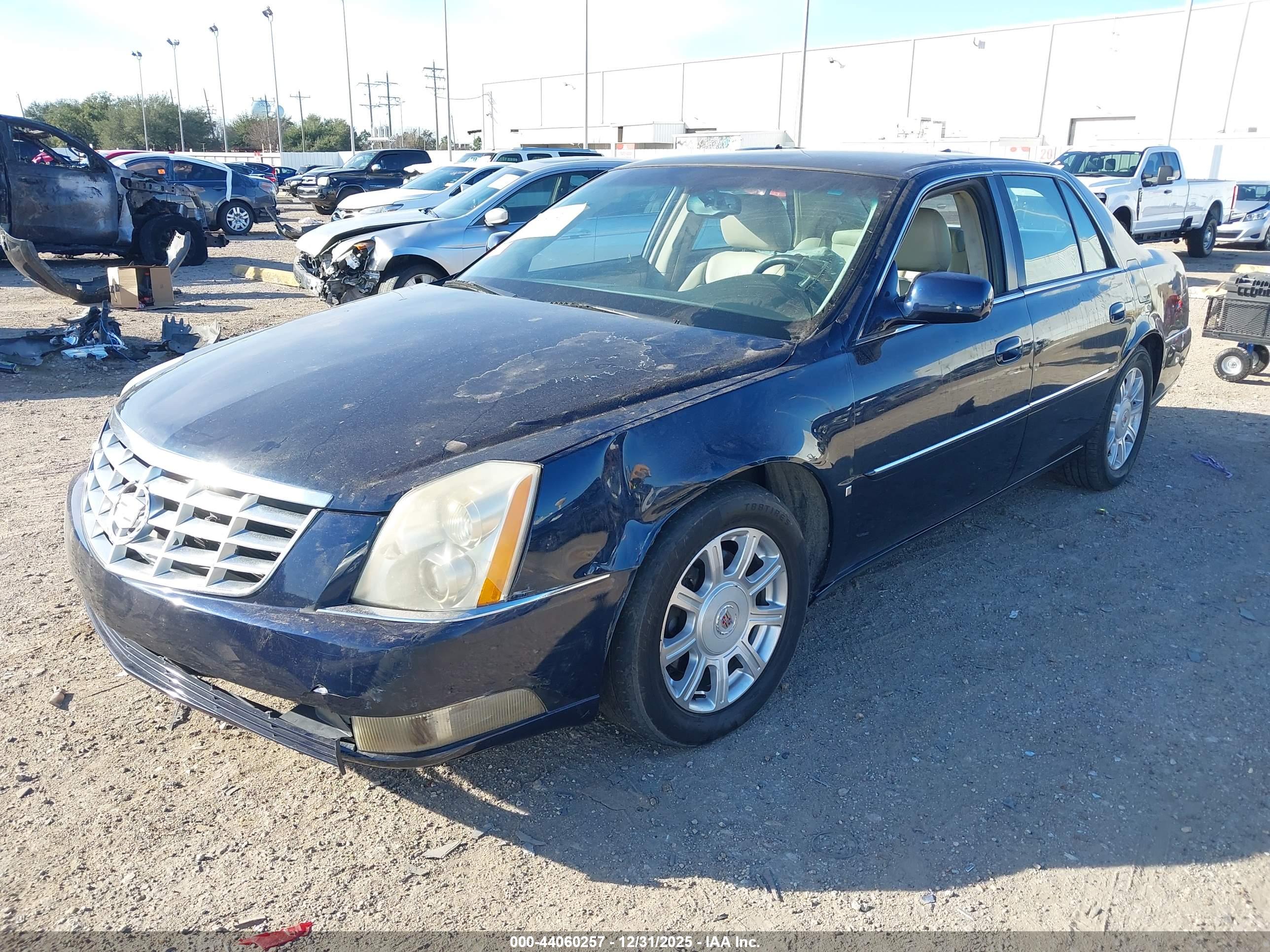 CADILLAC DTS image 2