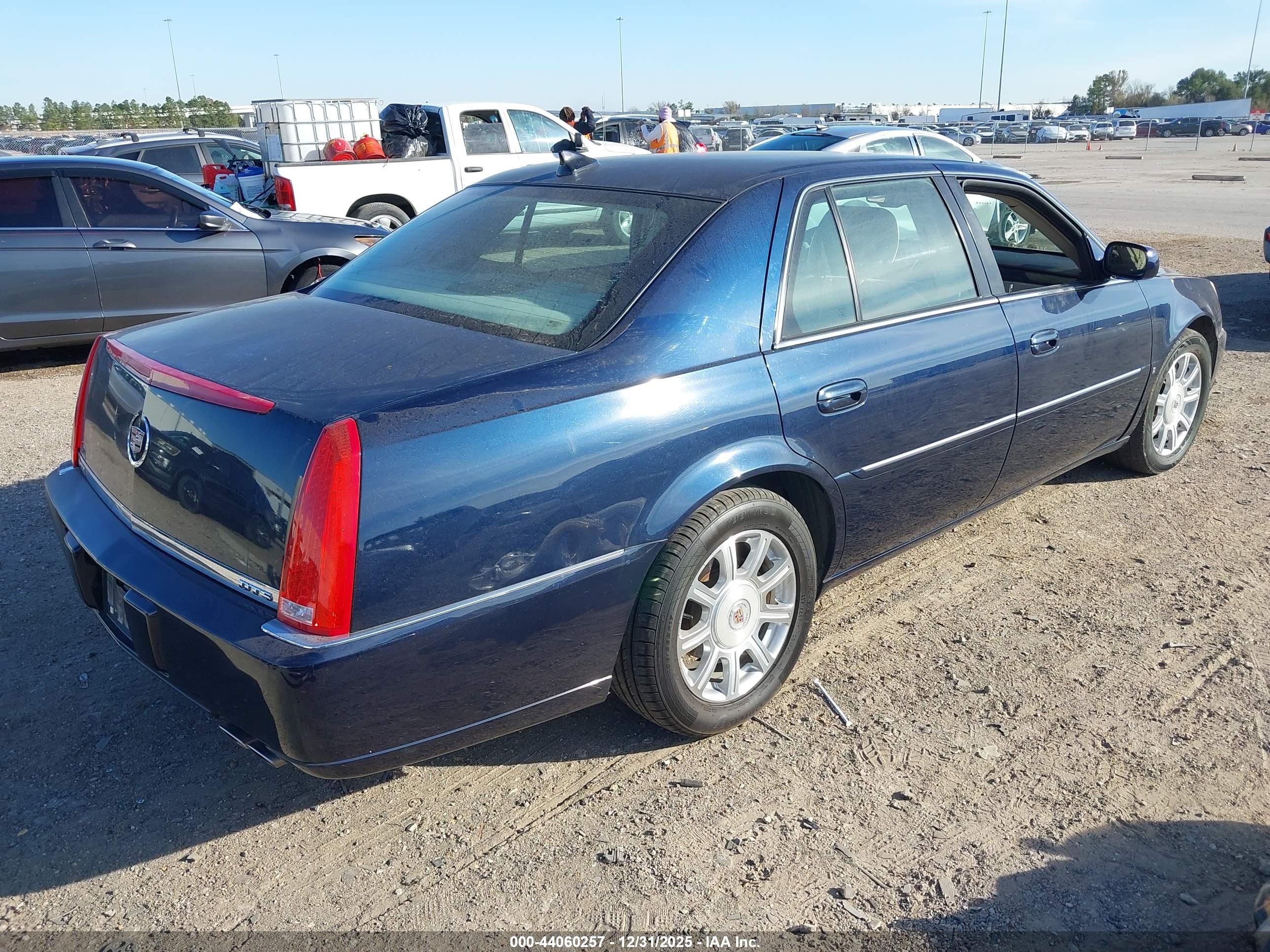 CADILLAC DTS image 4
