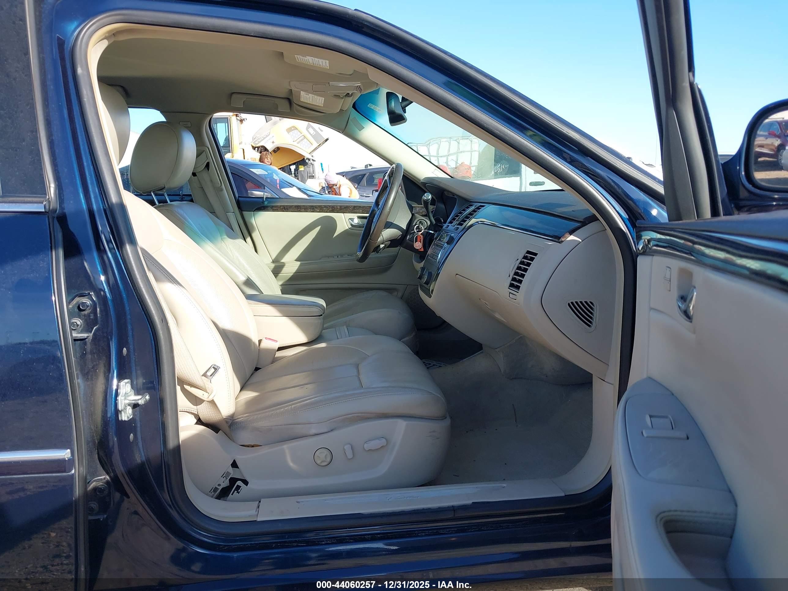 CADILLAC DTS image 5