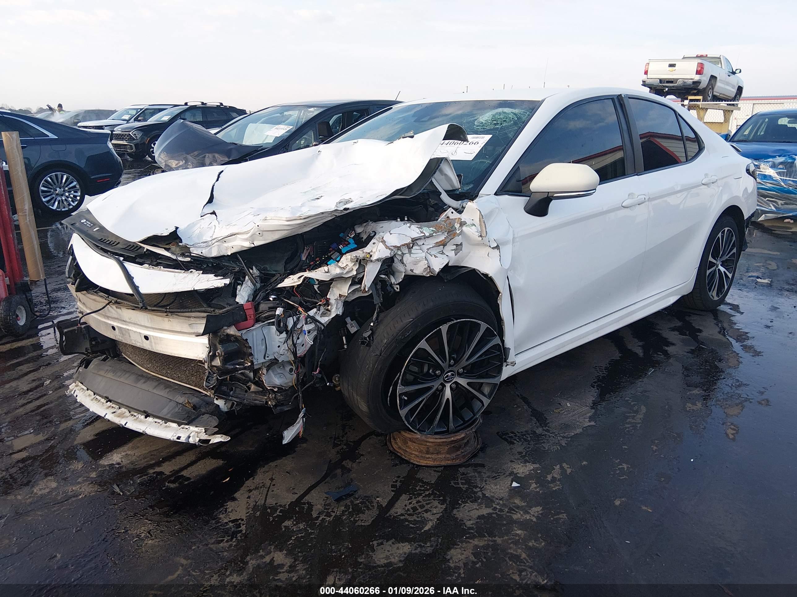 TOYOTA CAMRY image 2