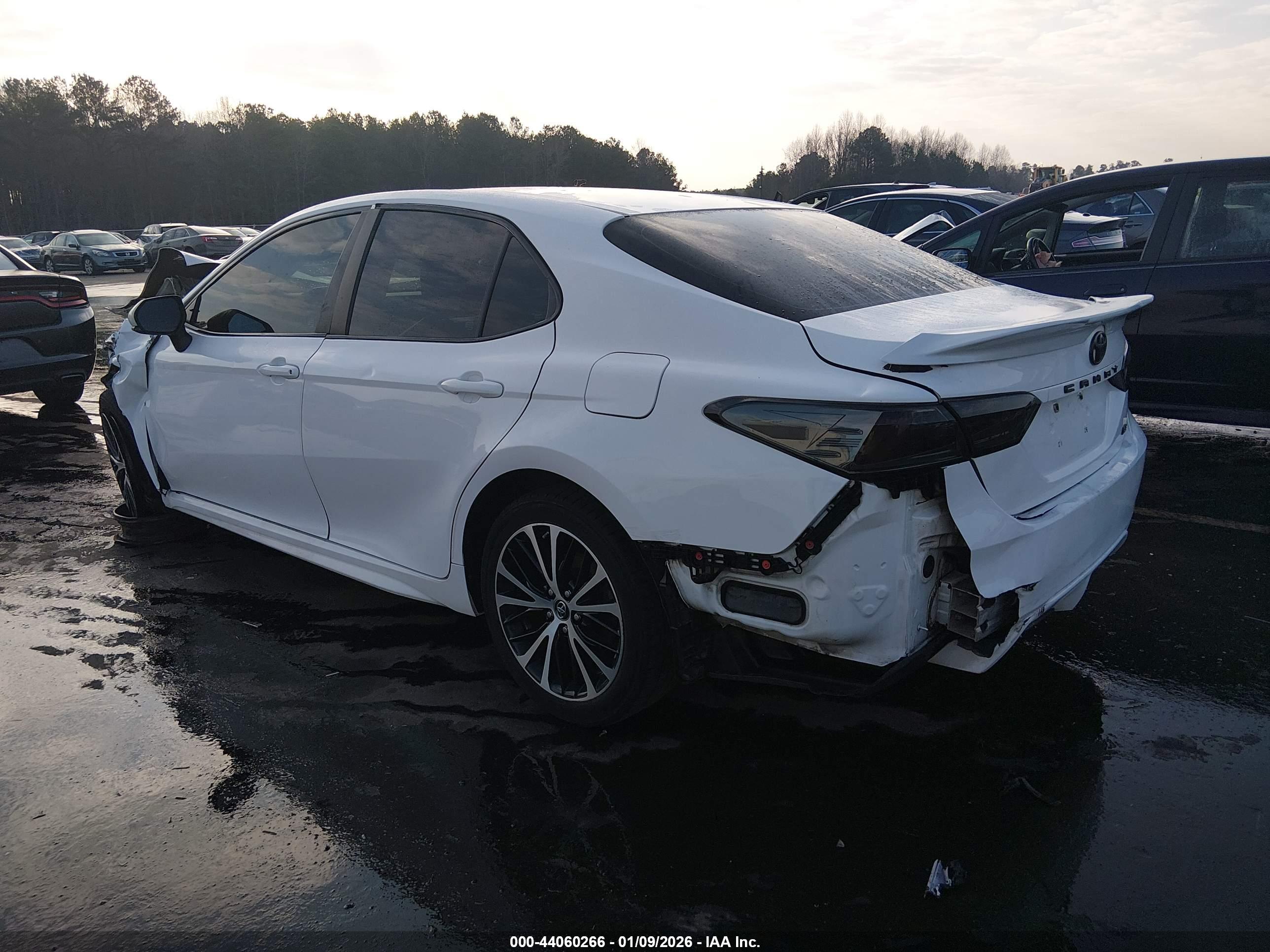 TOYOTA CAMRY image 3