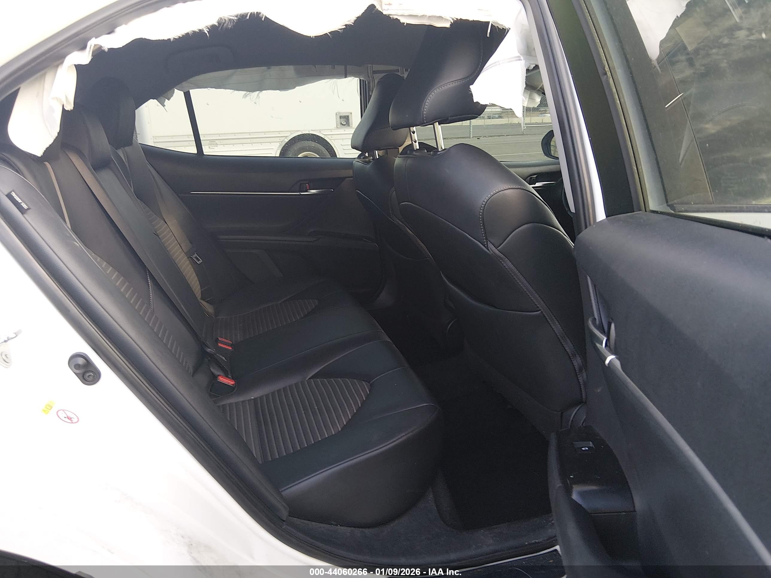 TOYOTA CAMRY image 8