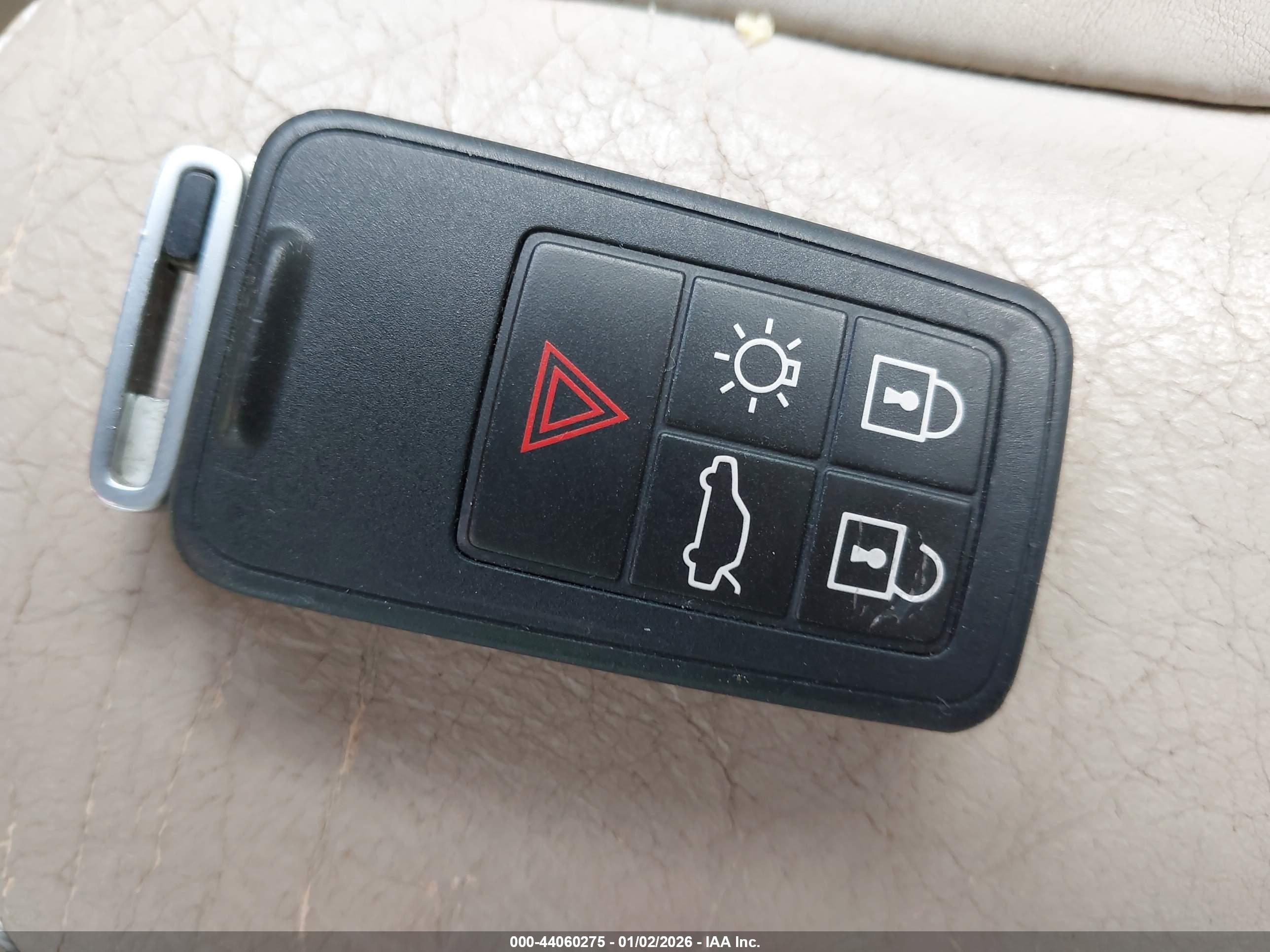 VOLVO XC60 image 11