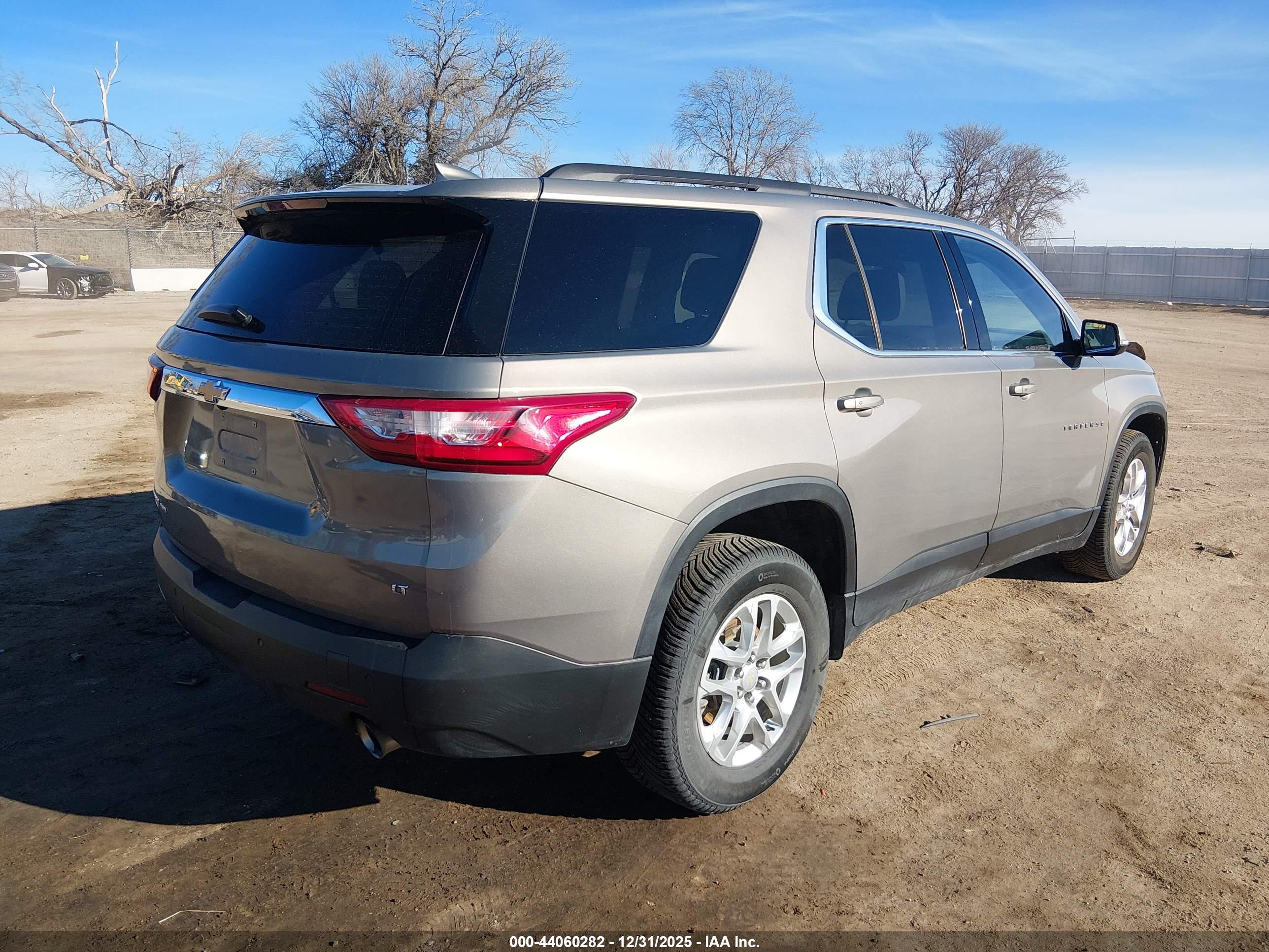 CHEVROLET TRAVERSE image 4