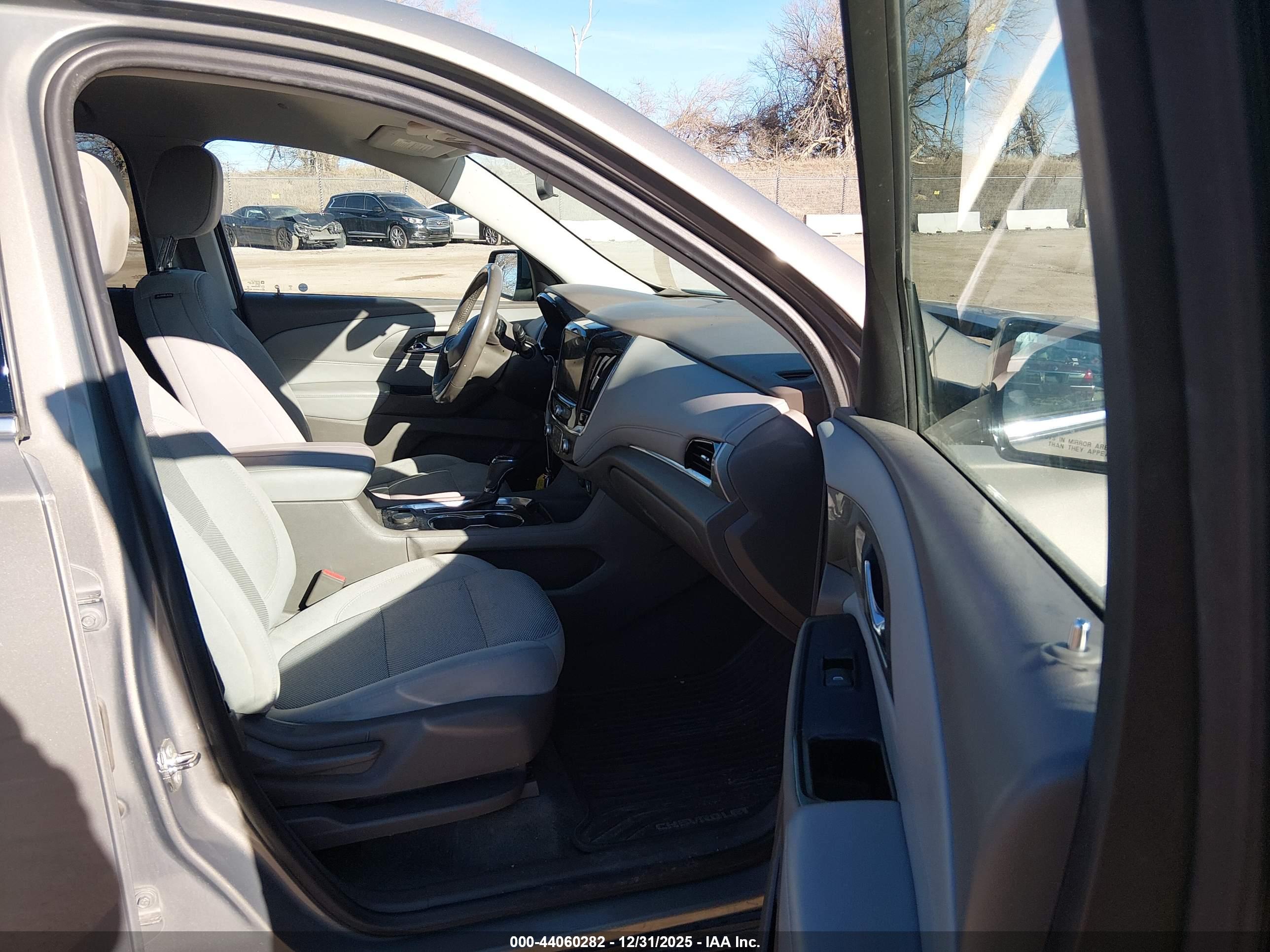 CHEVROLET TRAVERSE image 5