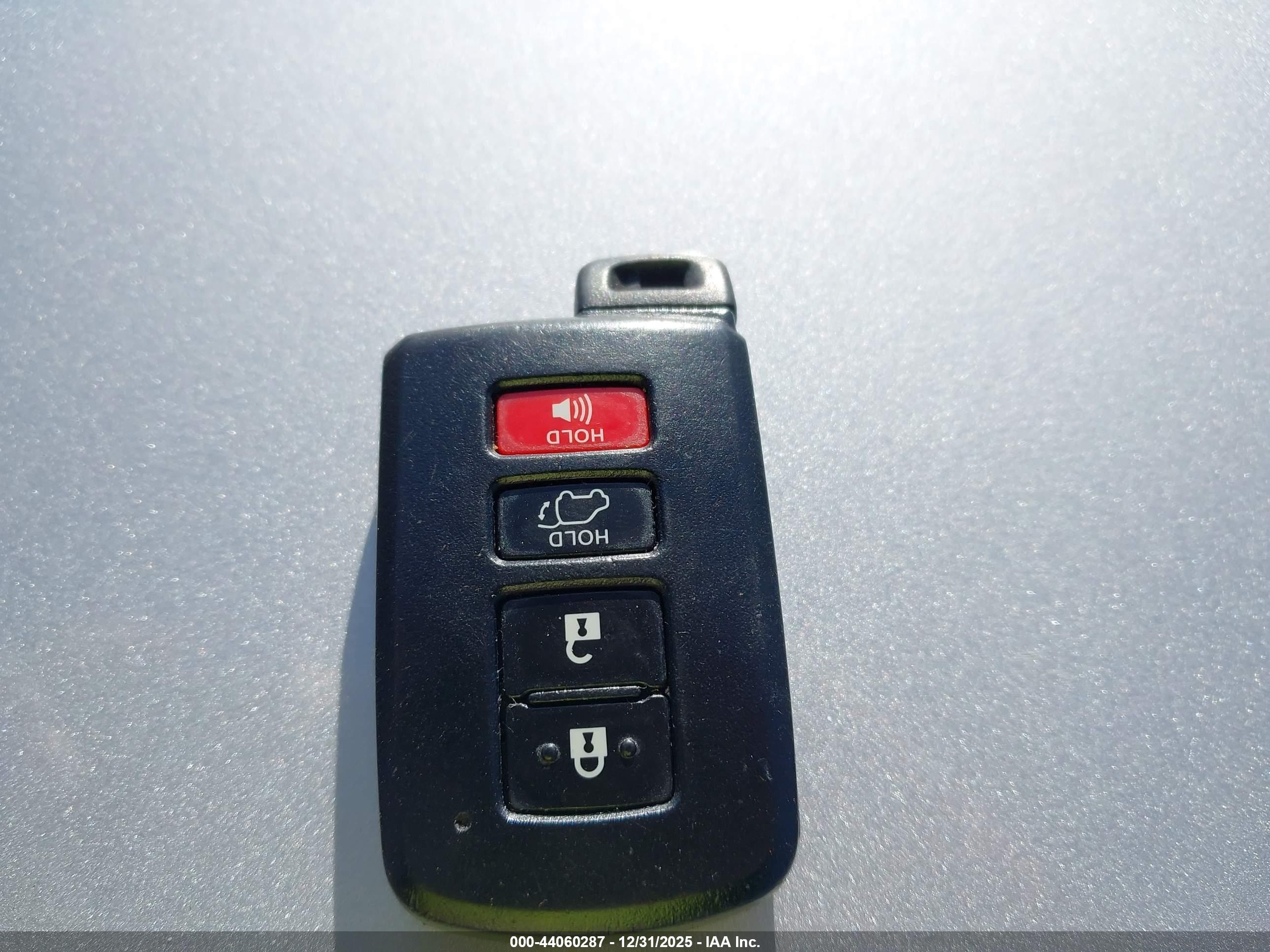 TOYOTA RAV4 image 11