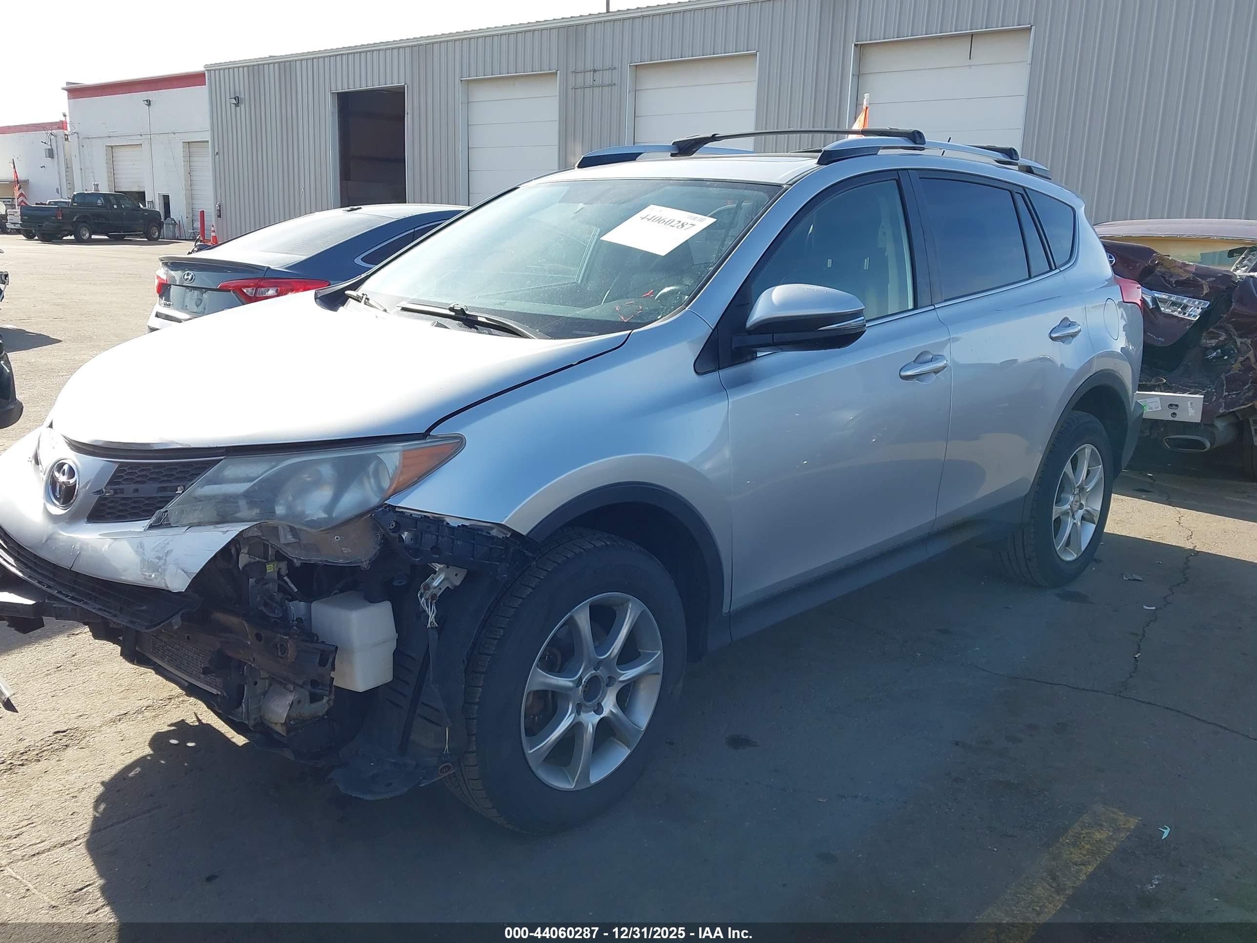 TOYOTA RAV4 image 2