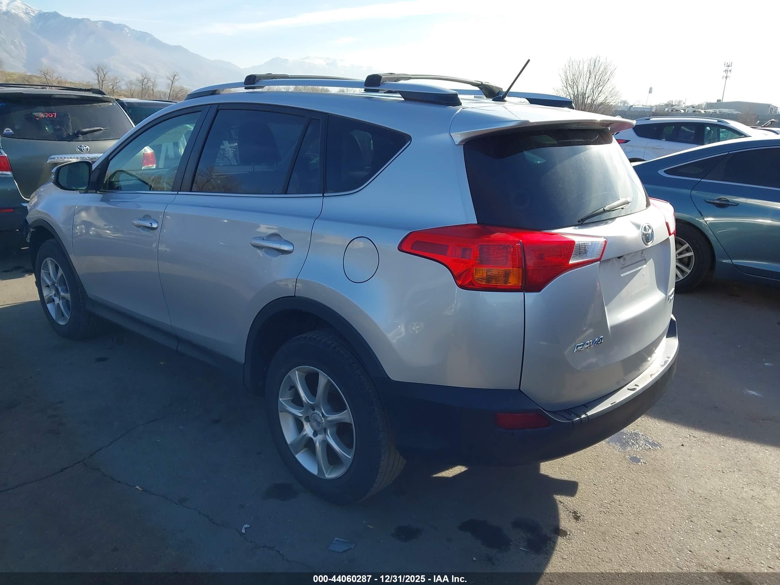 TOYOTA RAV4 image 3