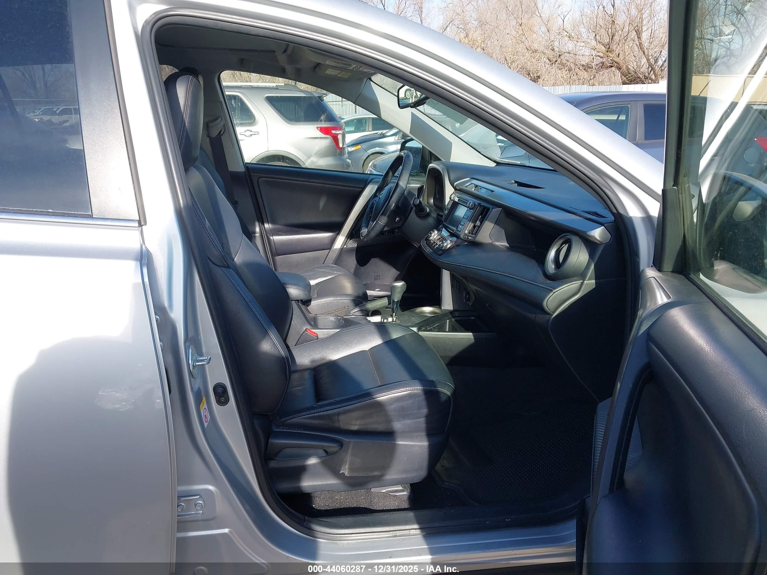 TOYOTA RAV4 image 5
