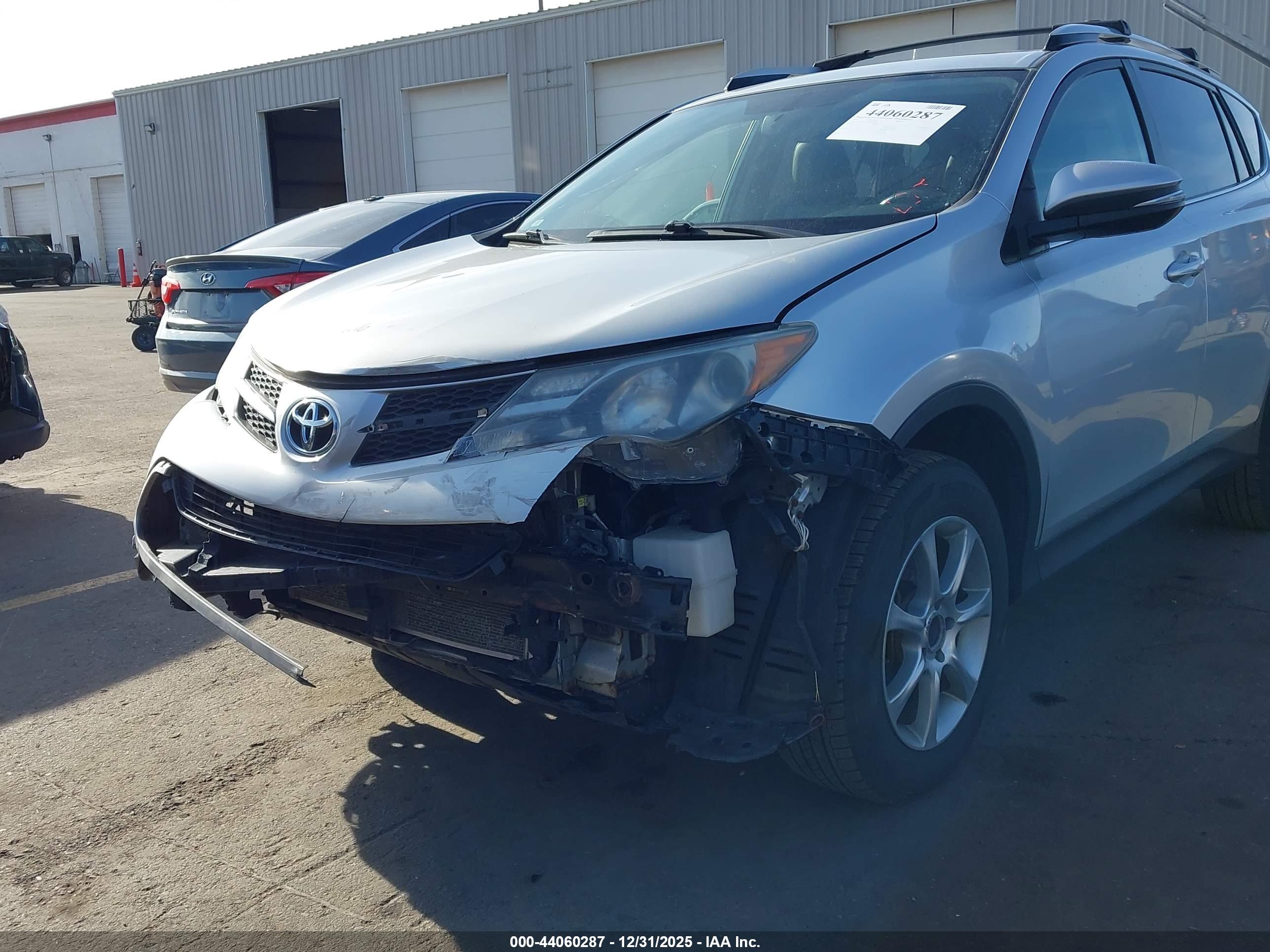 TOYOTA RAV4 image 6