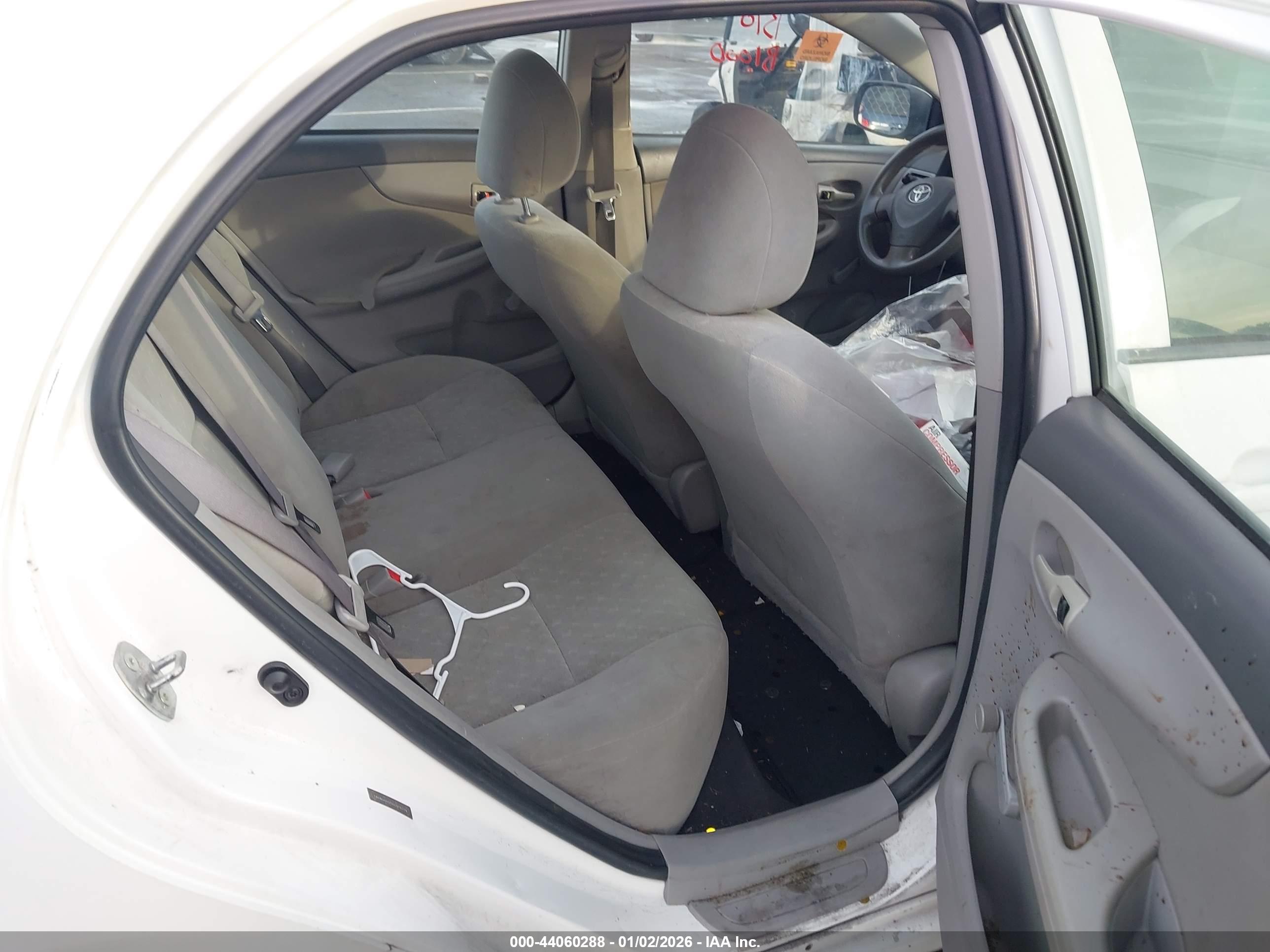 TOYOTA COROLLA image 8
