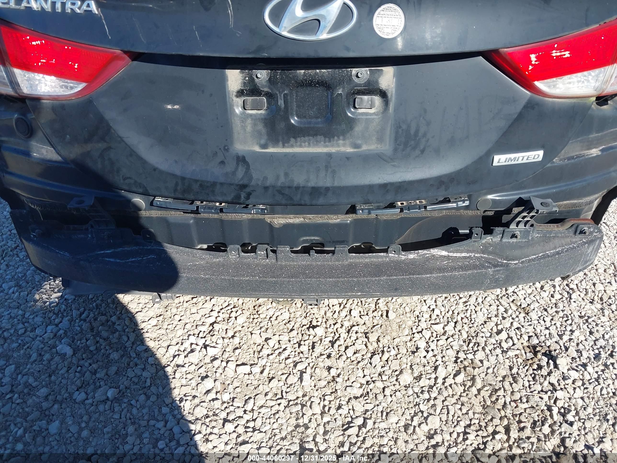 HYUNDAI ELANTRA image 6