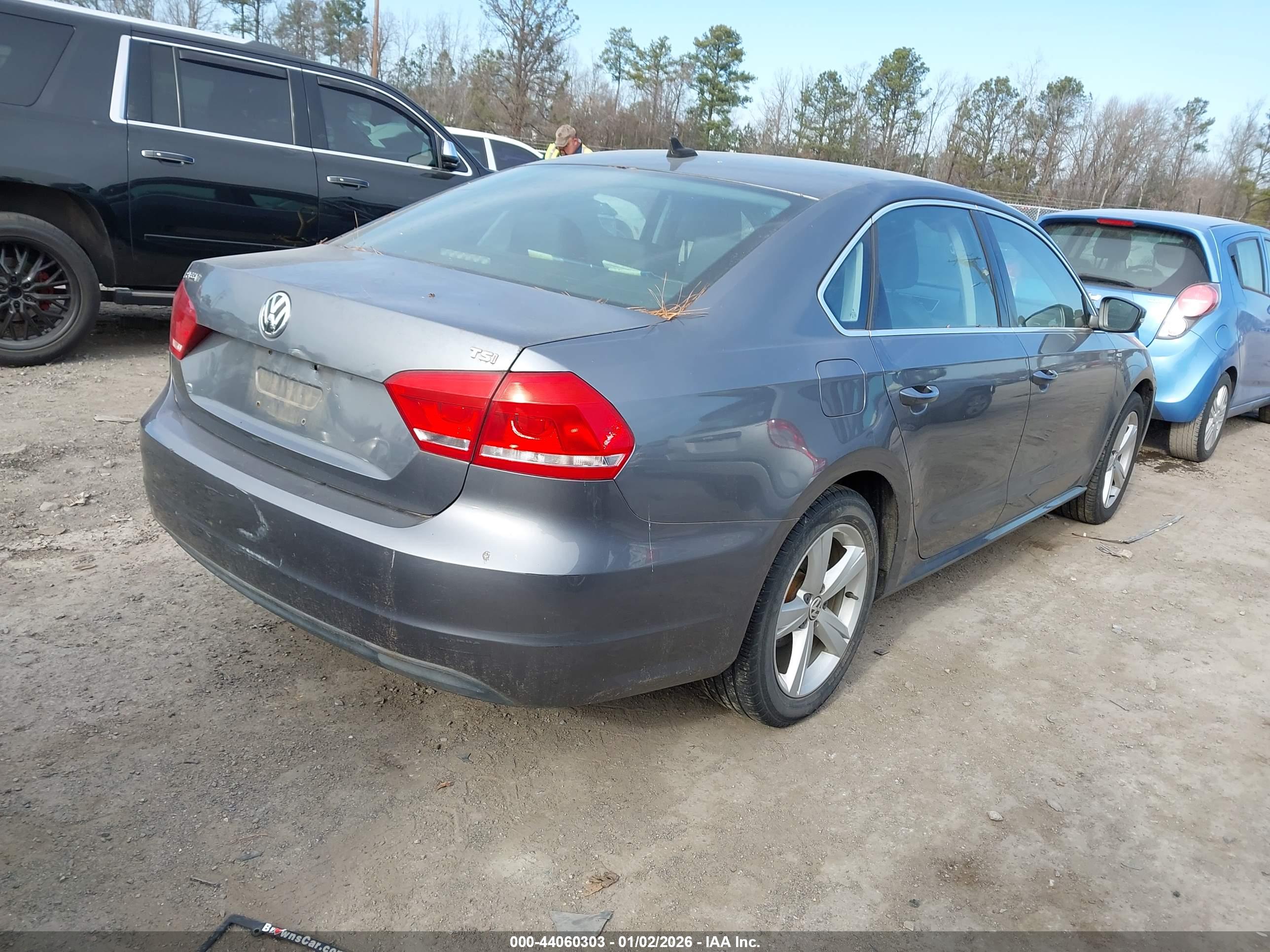 VOLKSWAGEN PASSAT image 4