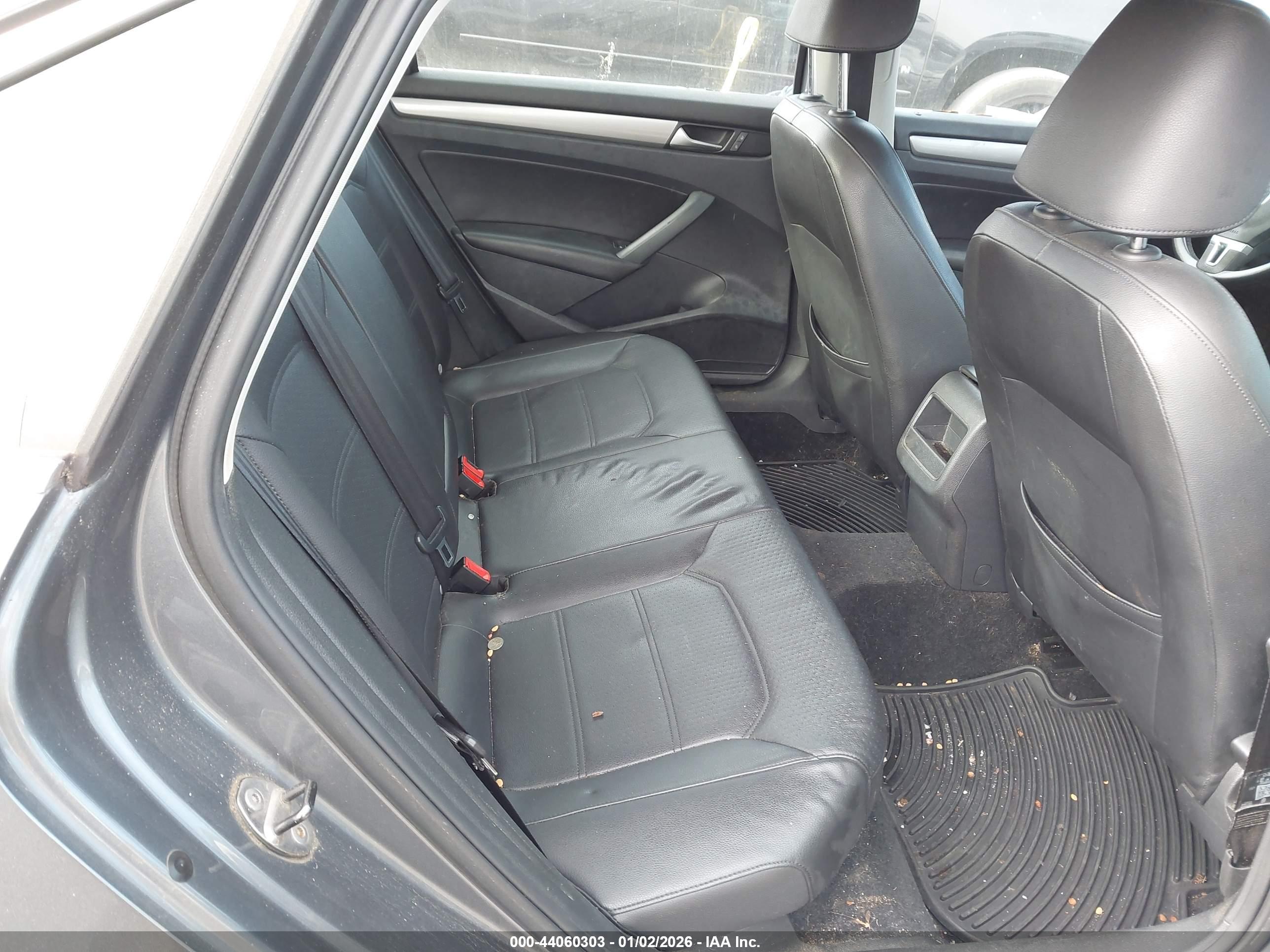 VOLKSWAGEN PASSAT image 8