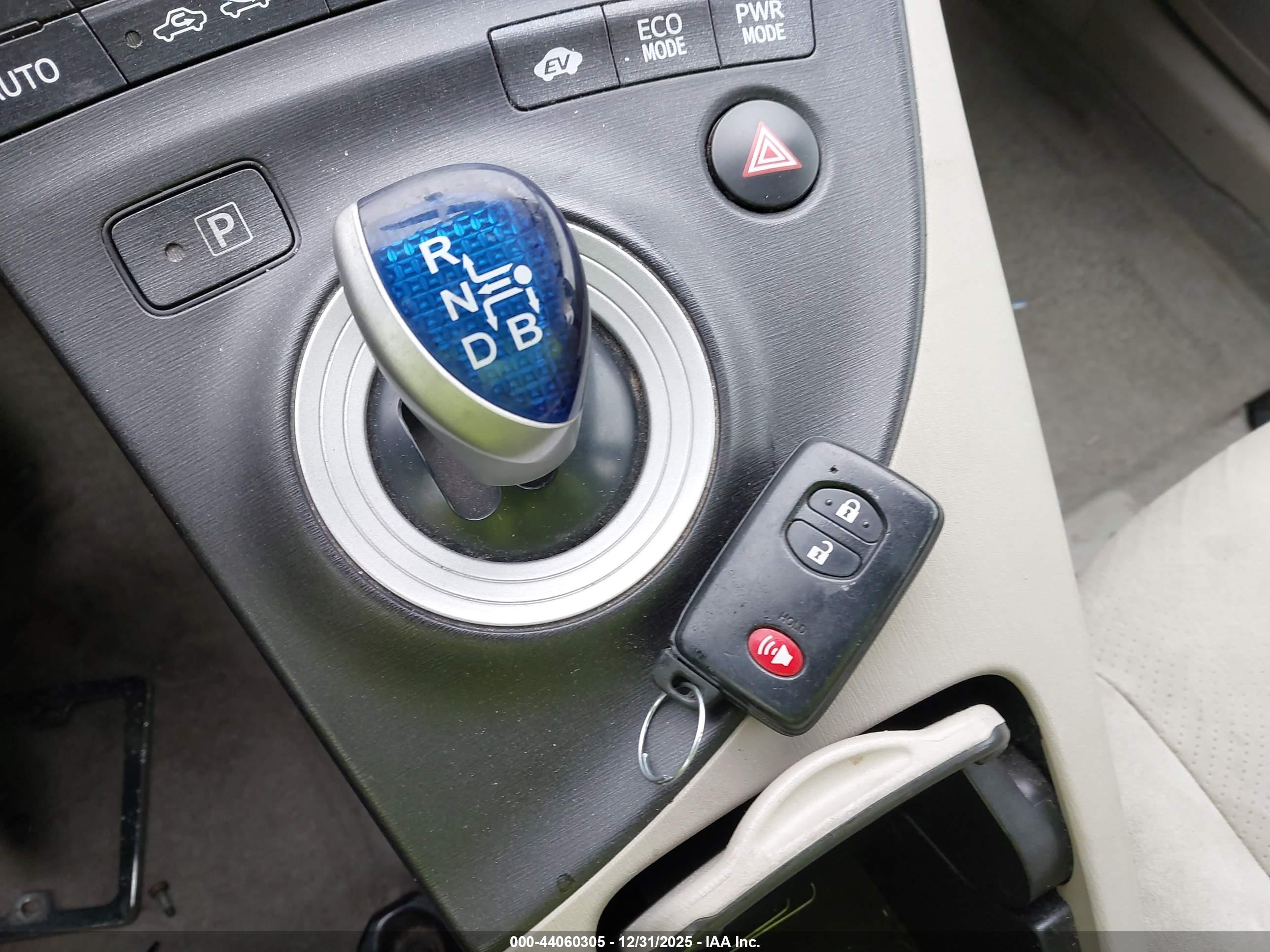 TOYOTA PRIUS image 11