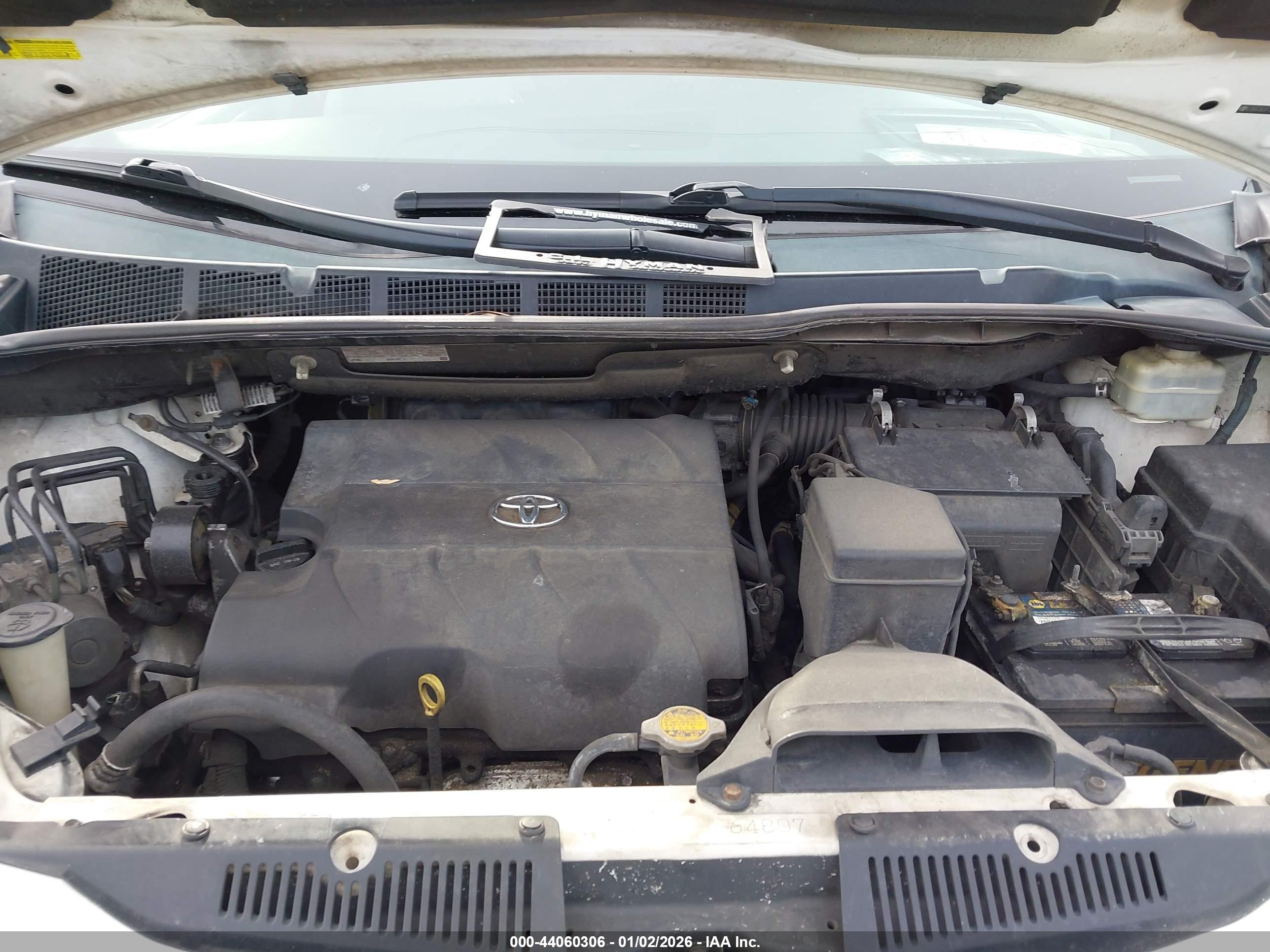 TOYOTA SIENNA image 10