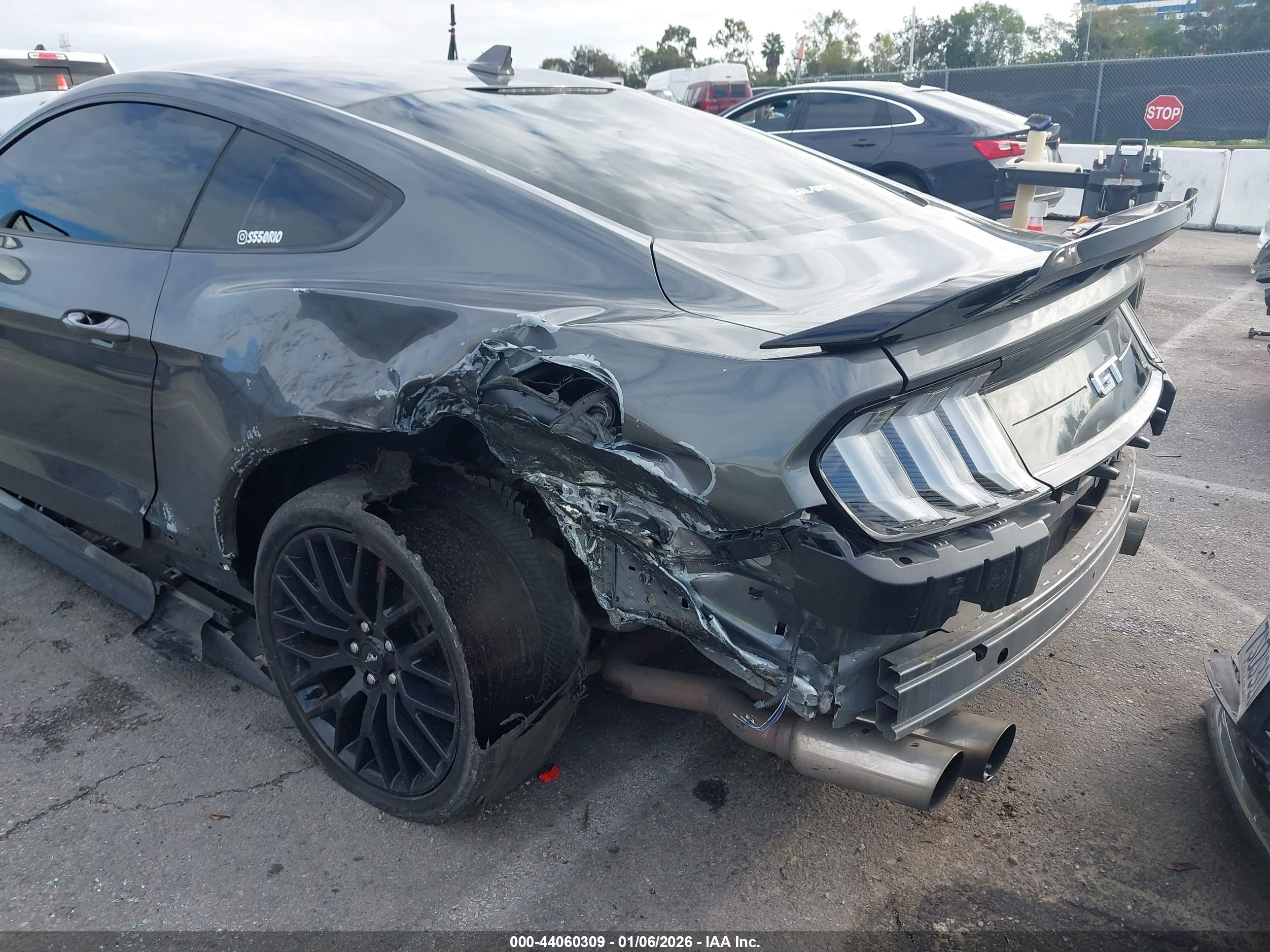 FORD MUSTANG image 6