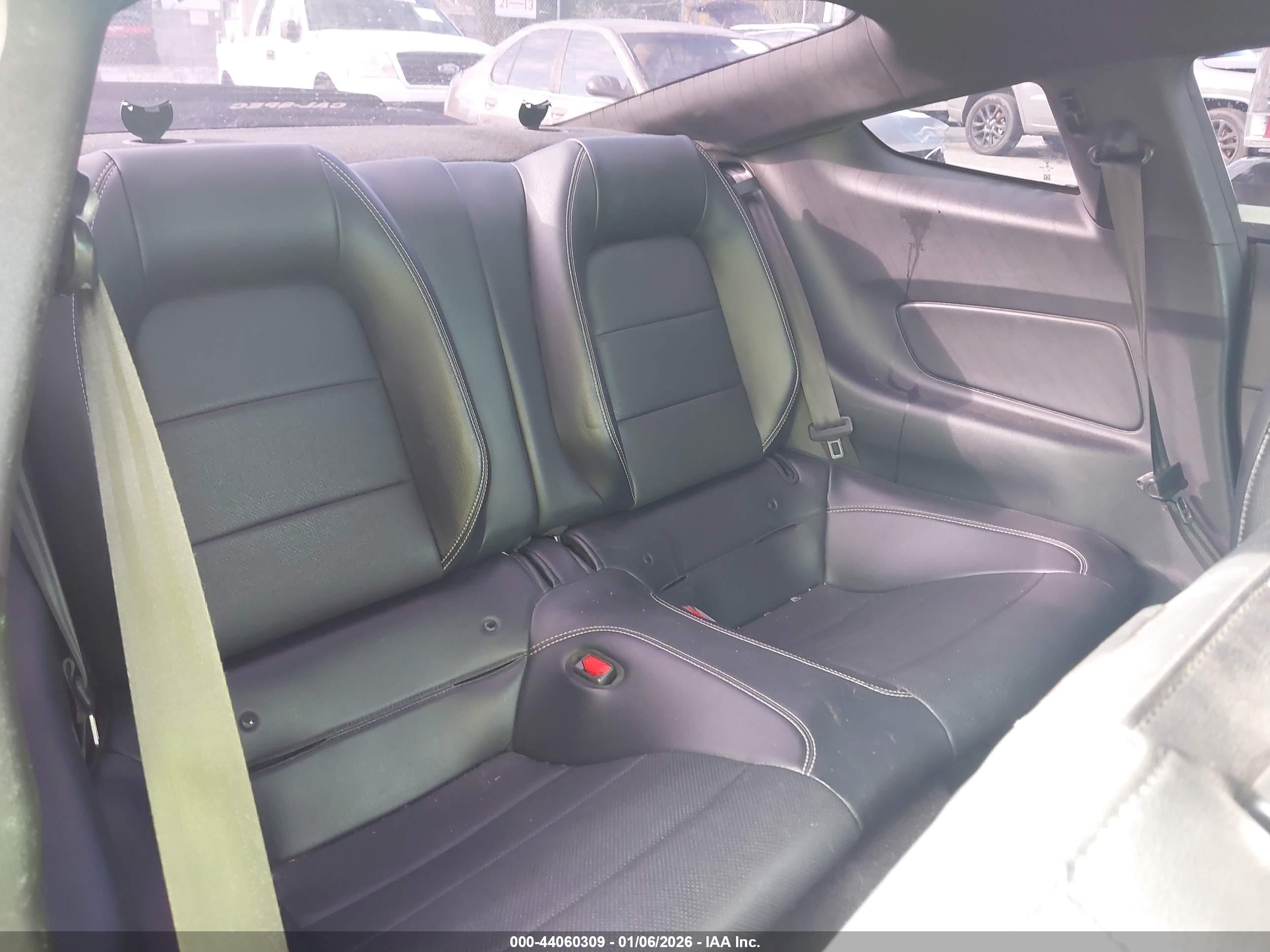 FORD MUSTANG image 8