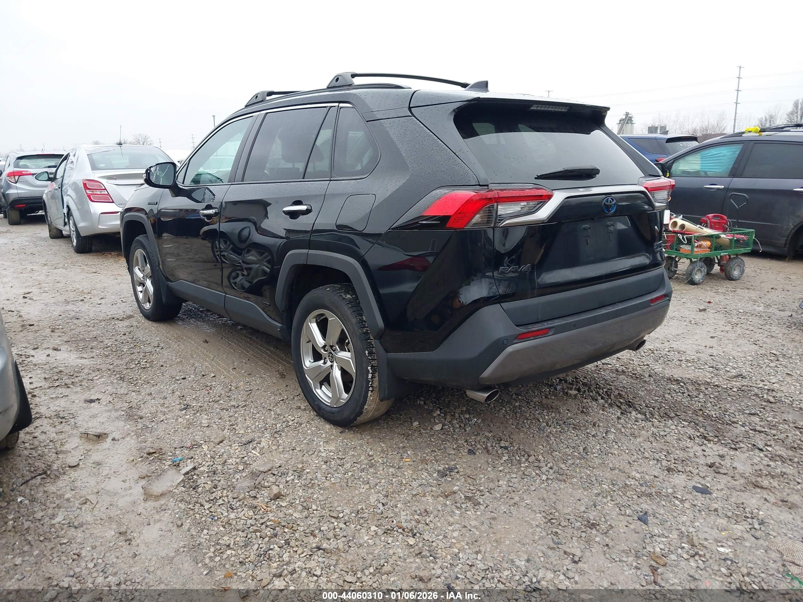 TOYOTA RAV4 image 3