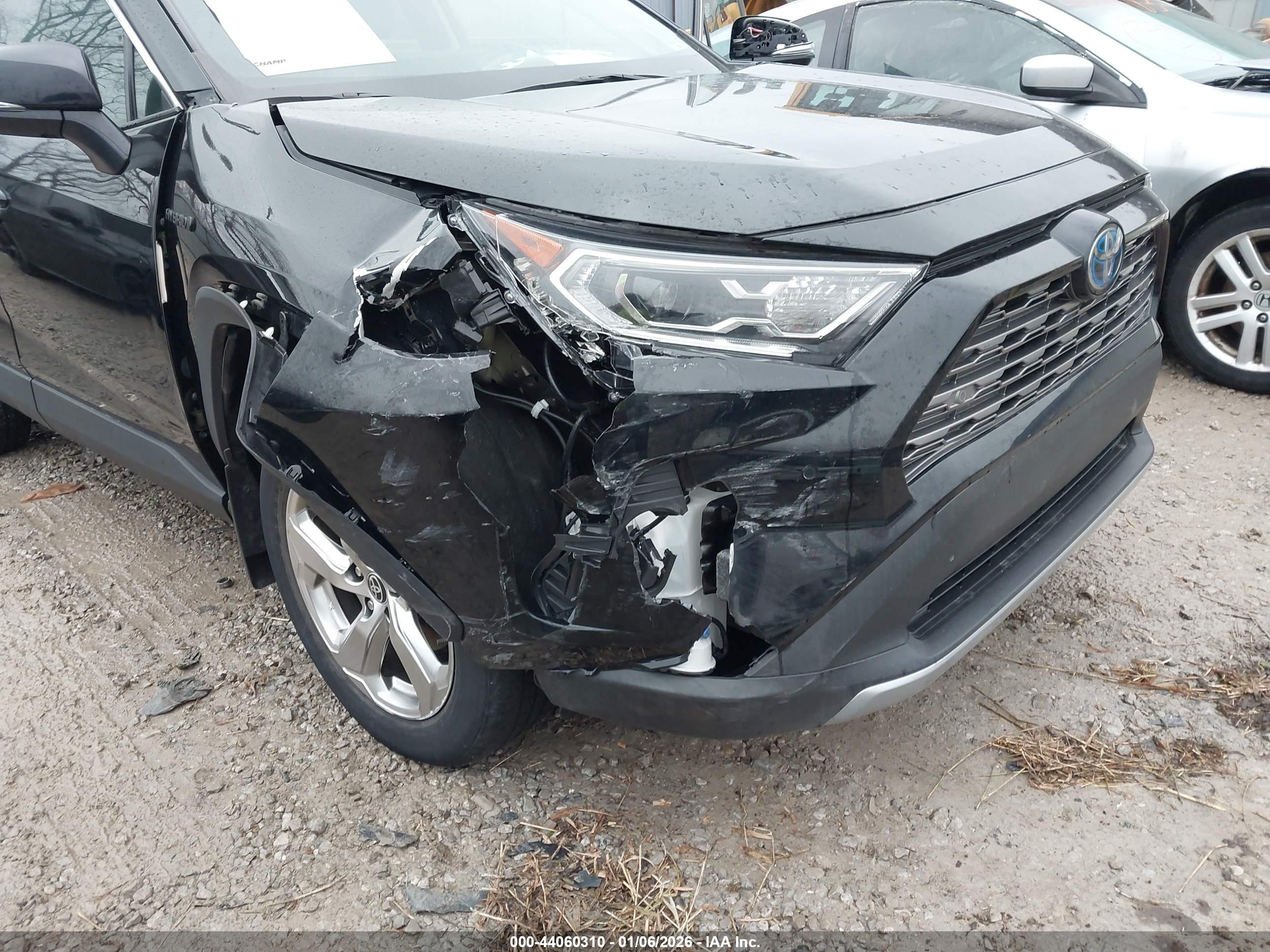 TOYOTA RAV4 image 6