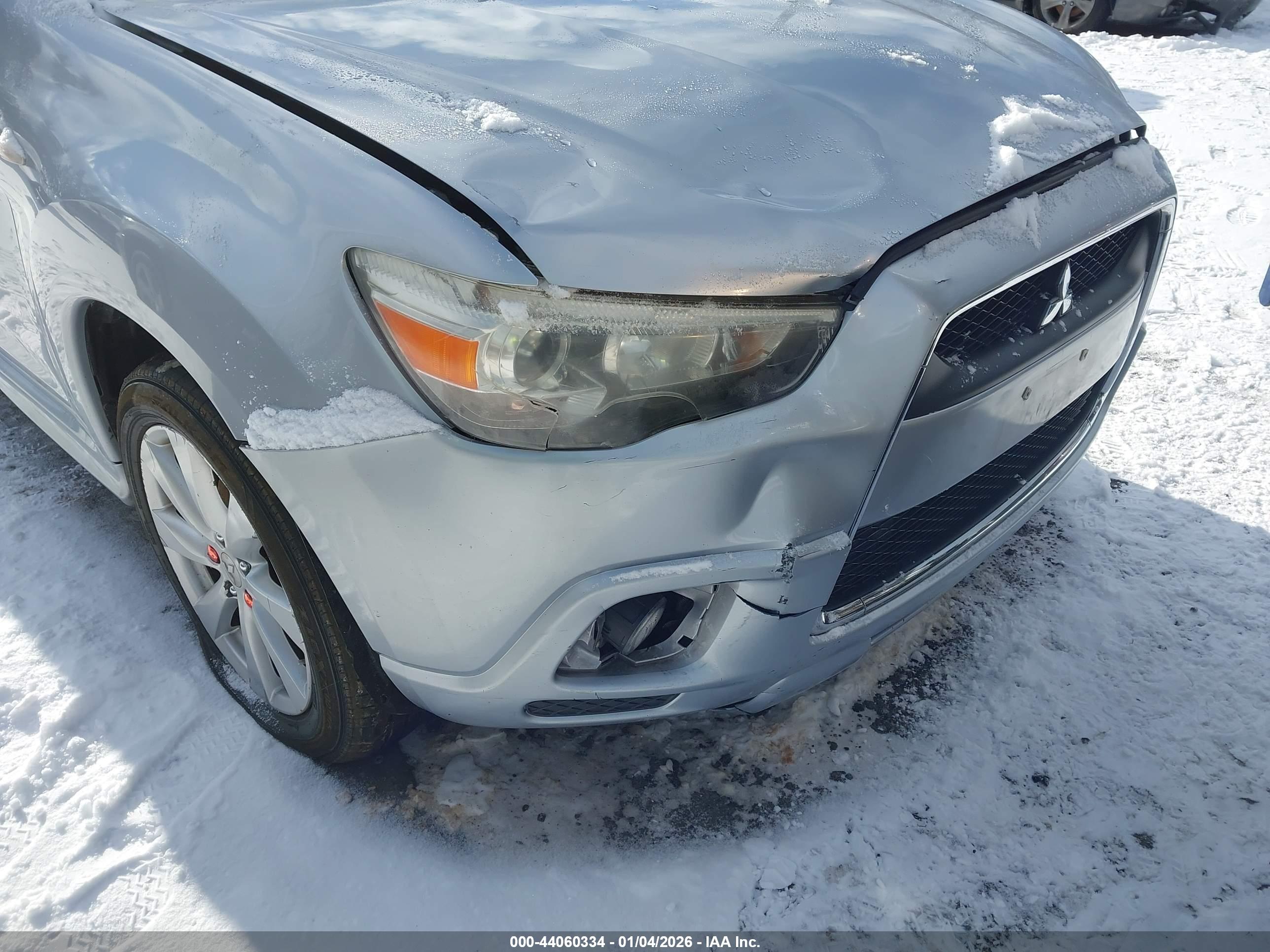 MITSUBISHI OUTLANDER image 6