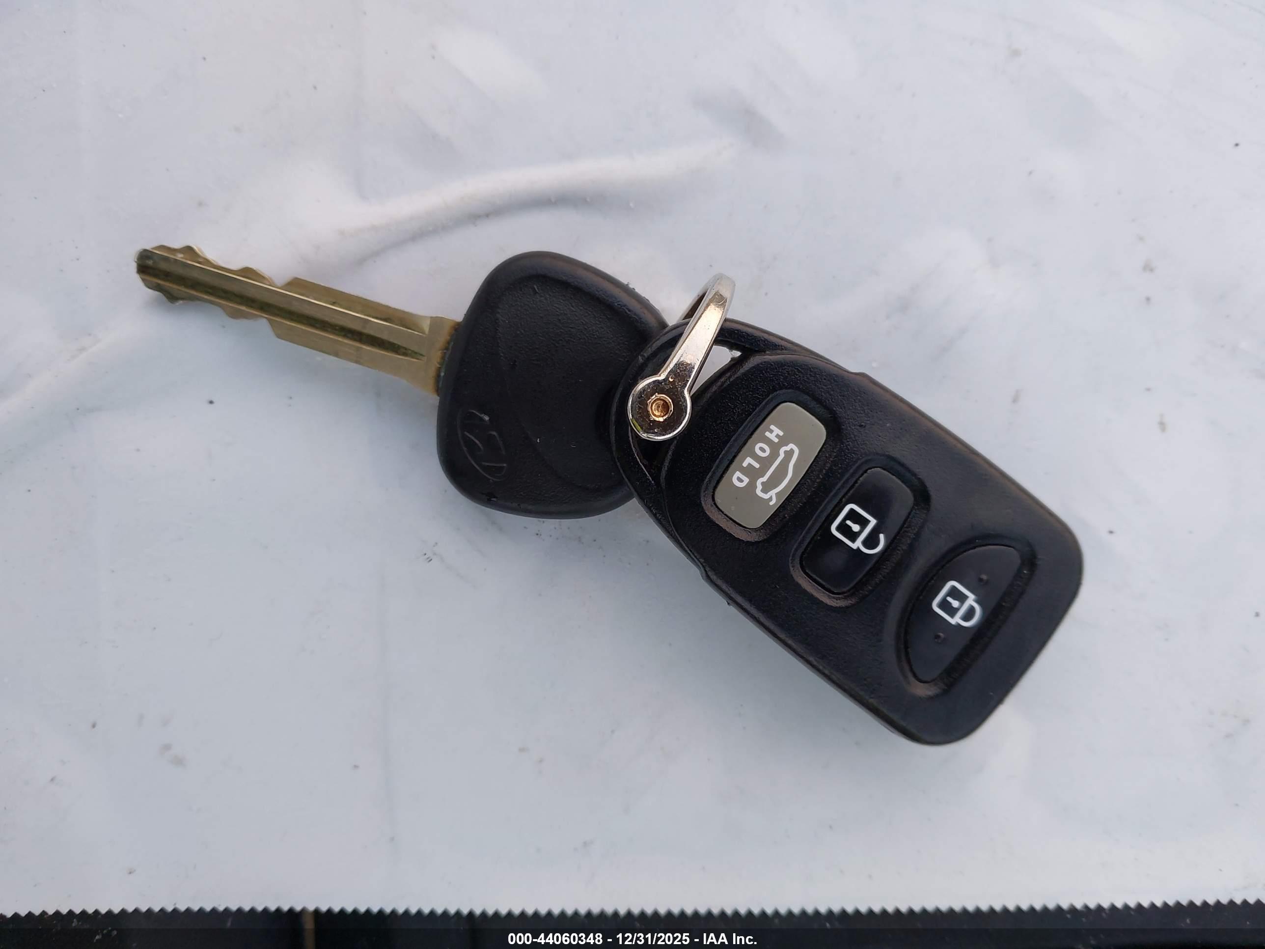 HYUNDAI ELANTRA image 11