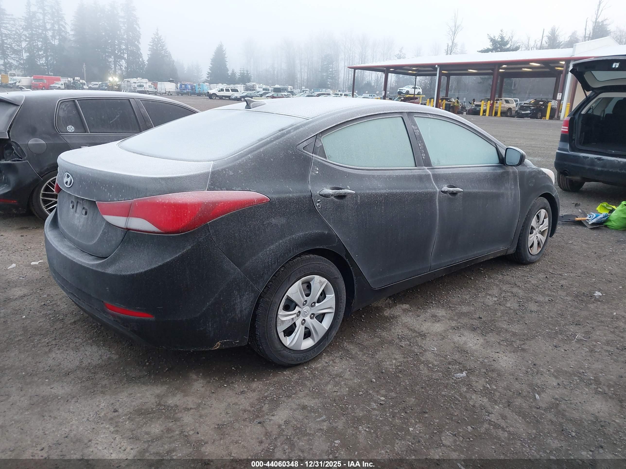 HYUNDAI ELANTRA image 4