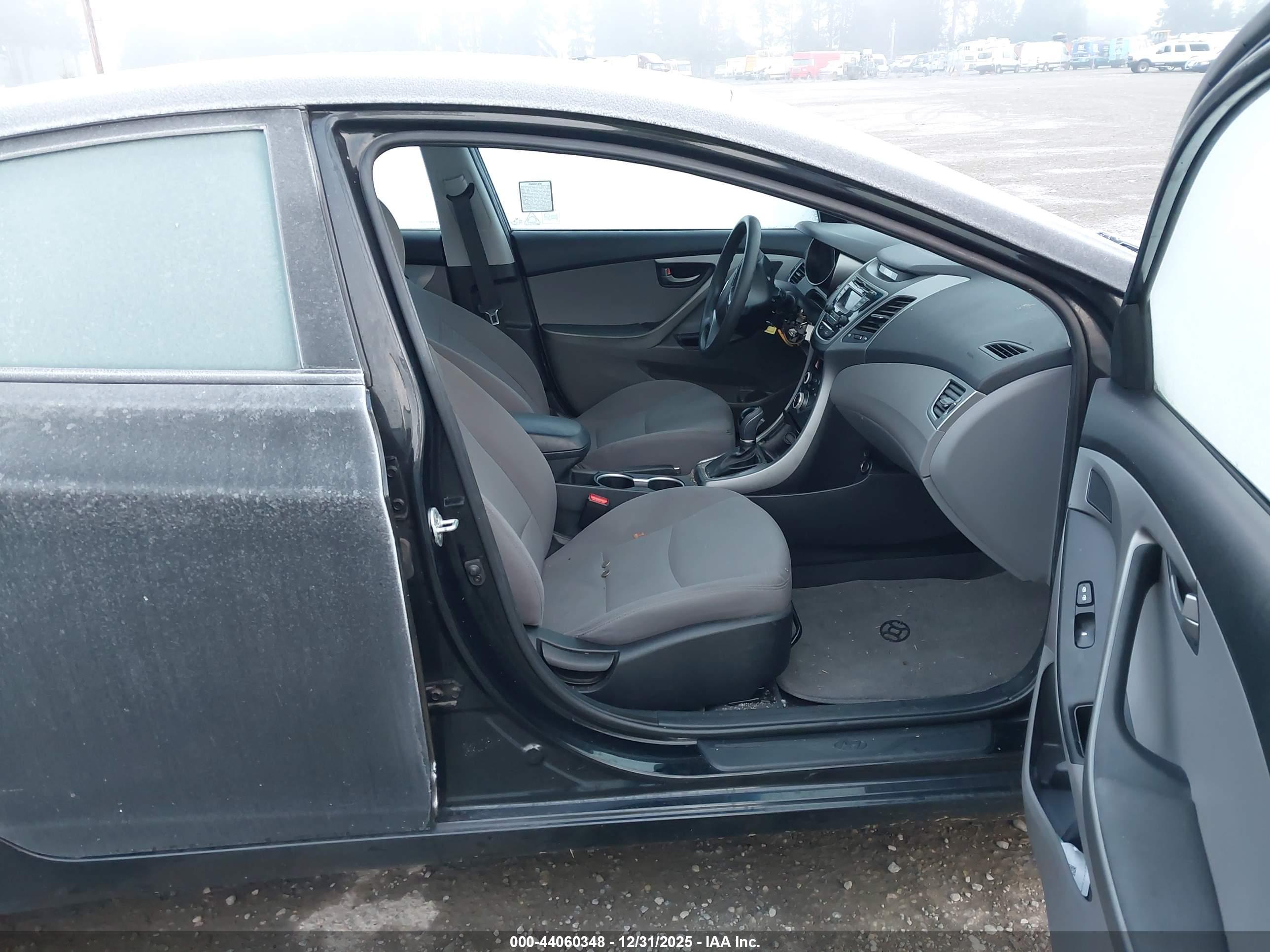 HYUNDAI ELANTRA image 5