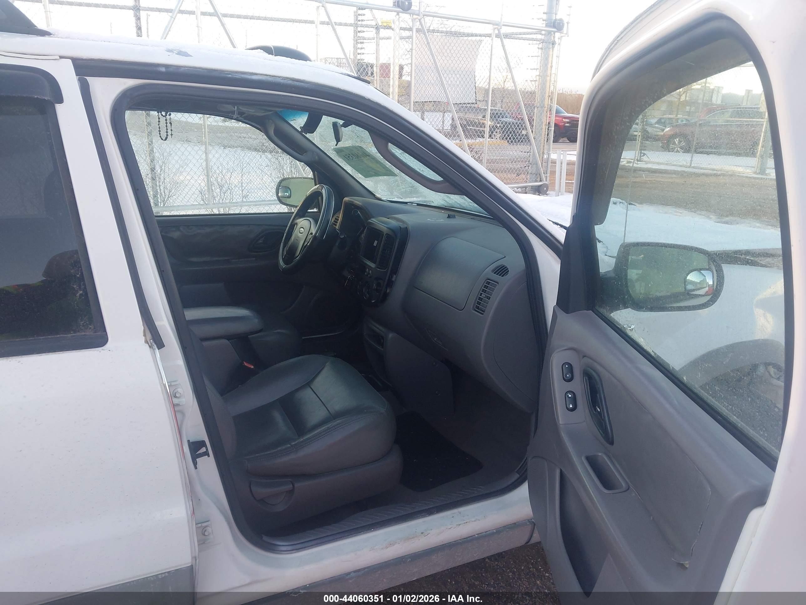FORD ESCAPE image 5