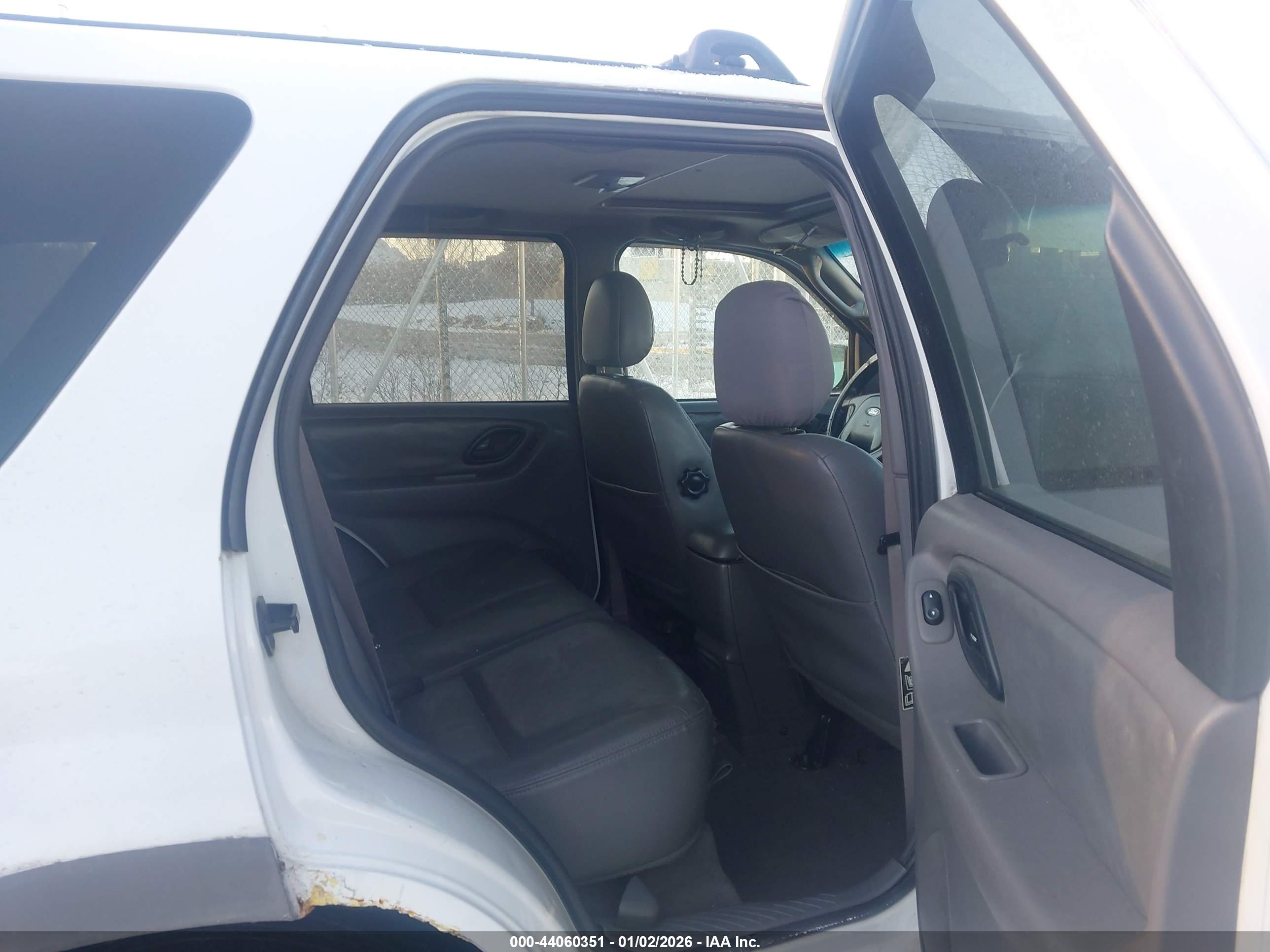 FORD ESCAPE image 8