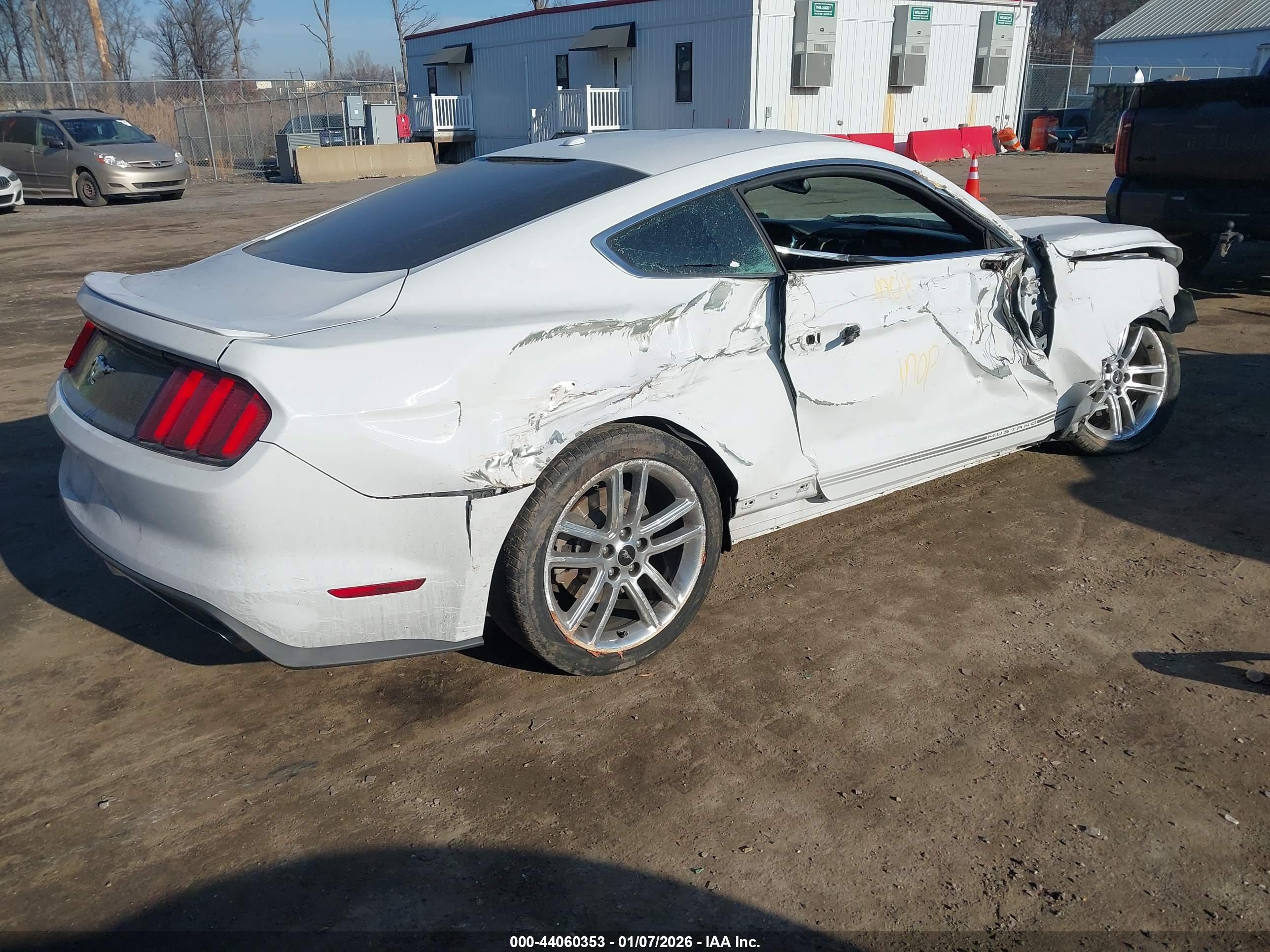 FORD MUSTANG image 4