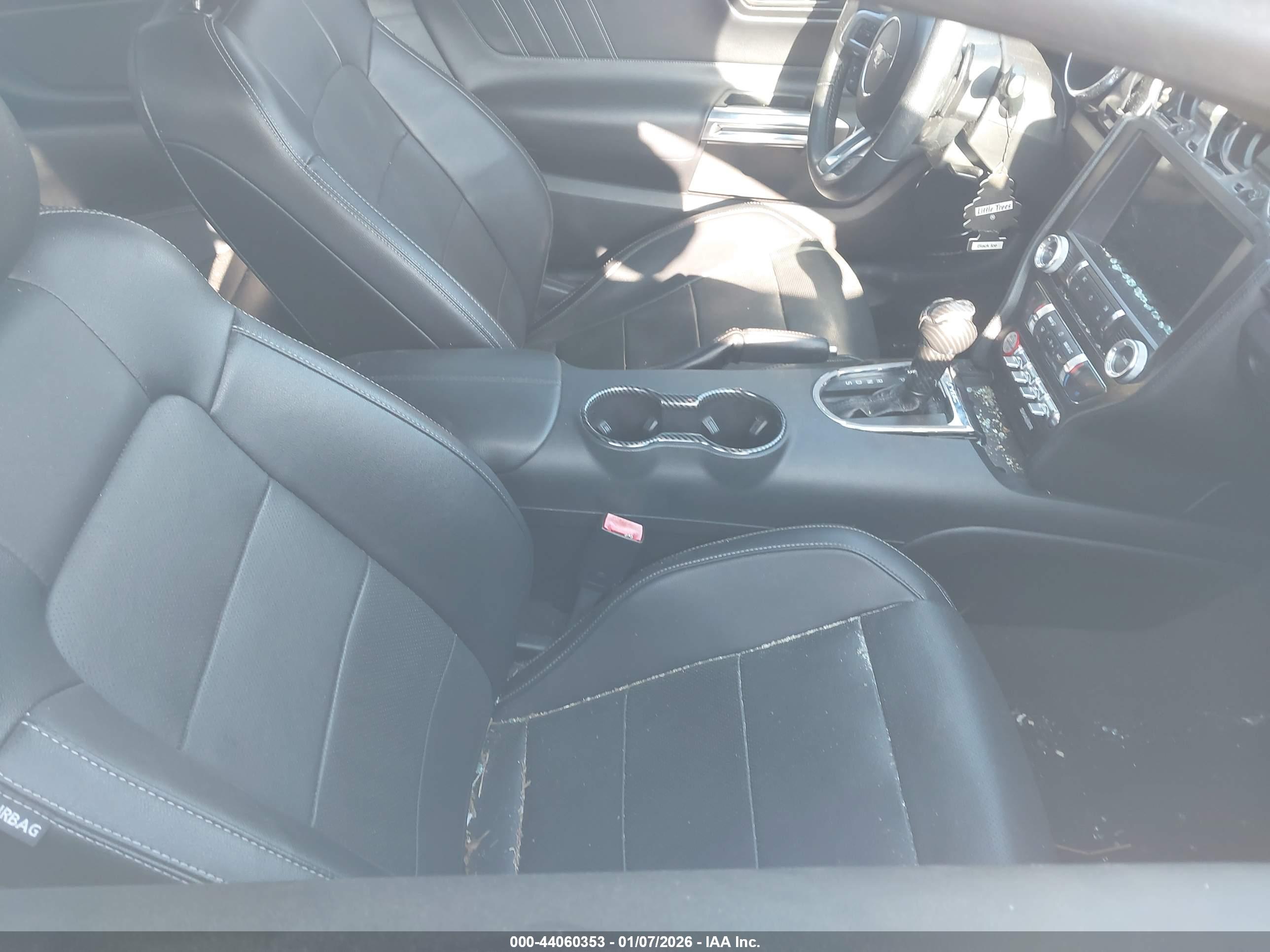 FORD MUSTANG image 5