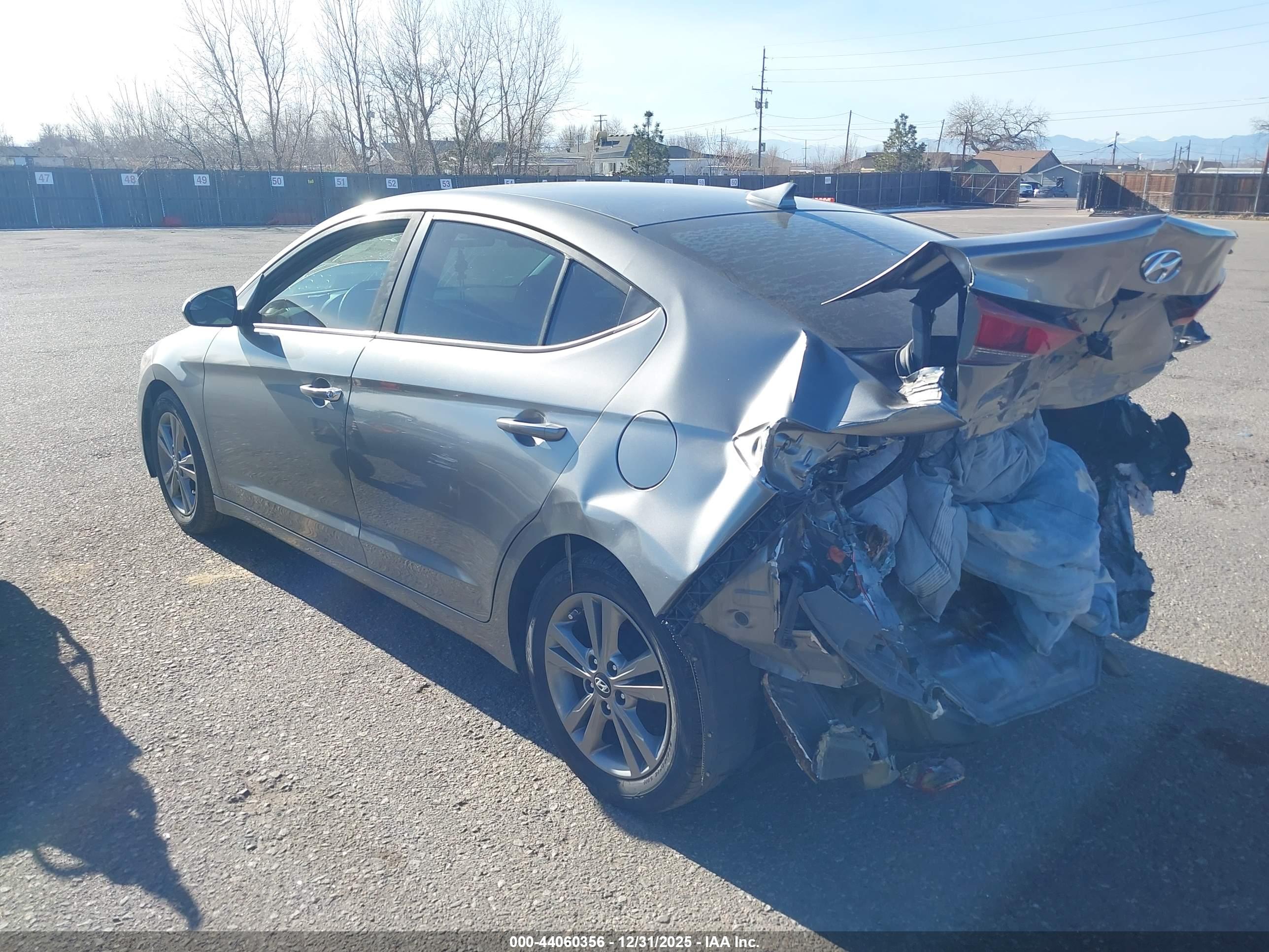 HYUNDAI ELANTRA image 3