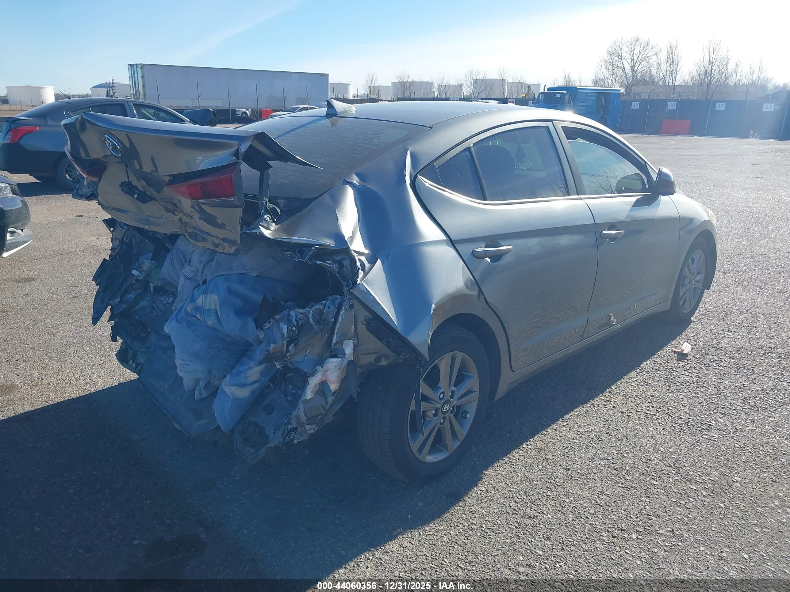 HYUNDAI ELANTRA image 4