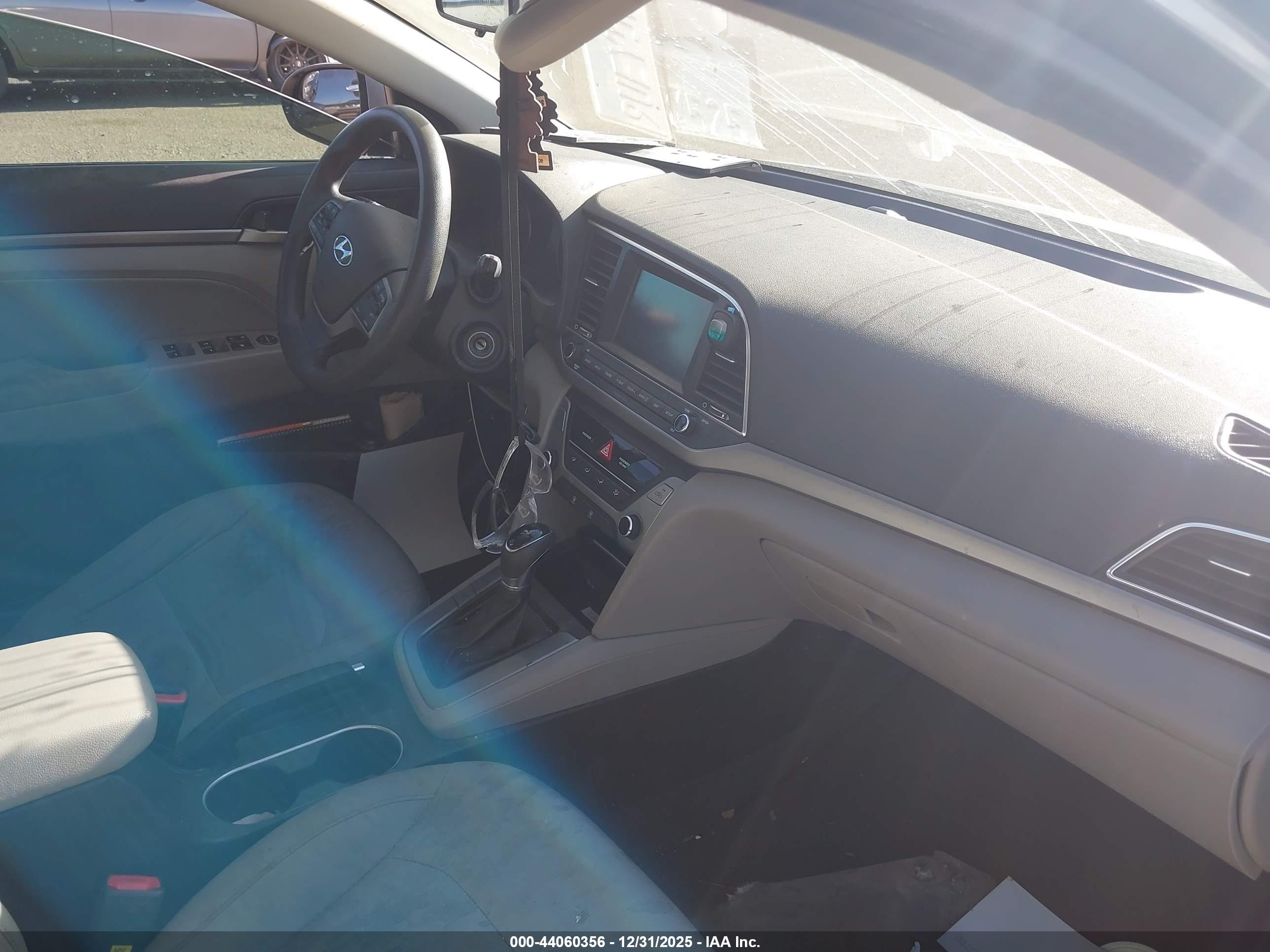 HYUNDAI ELANTRA image 5
