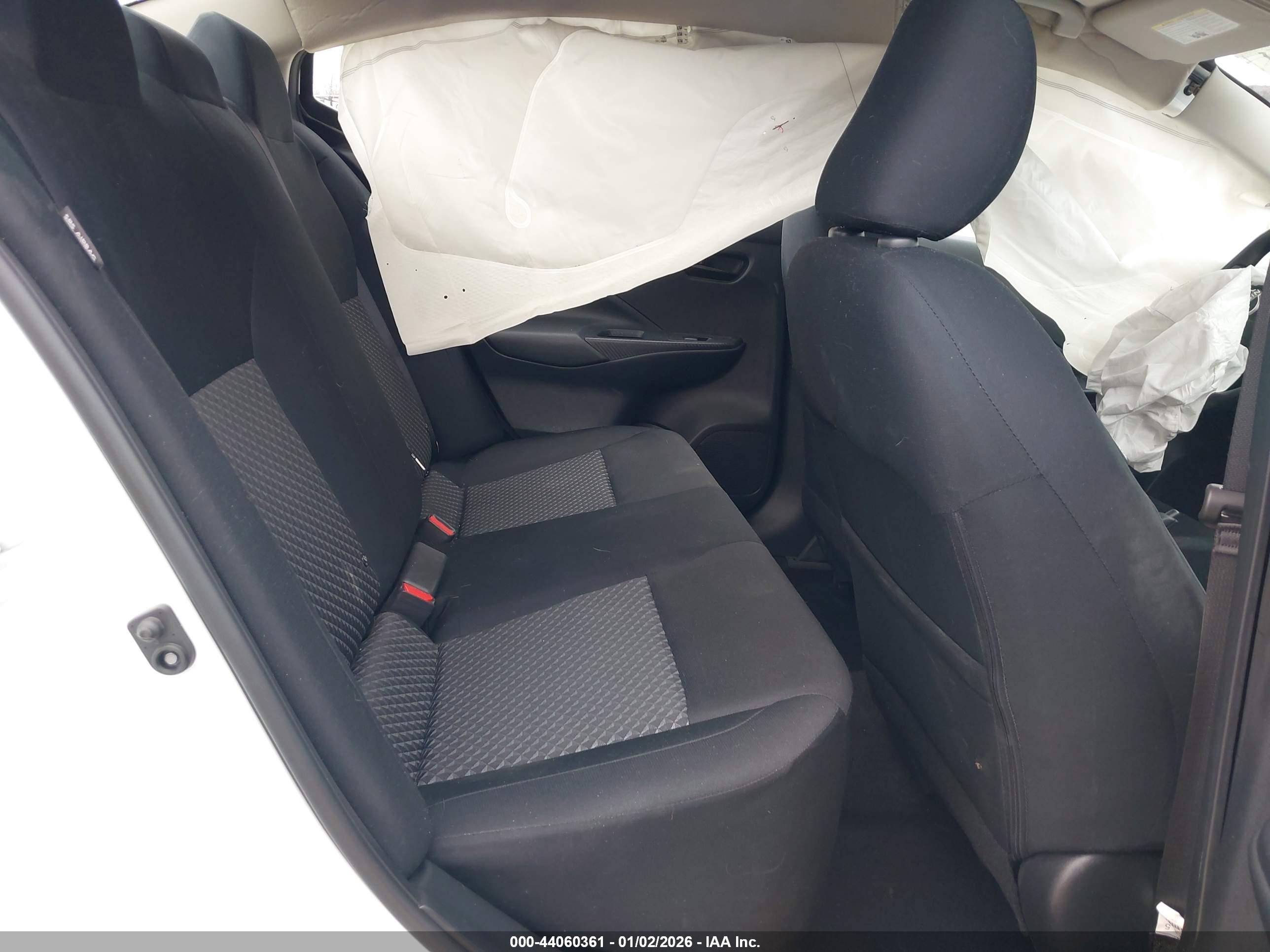 NISSAN VERSA image 8