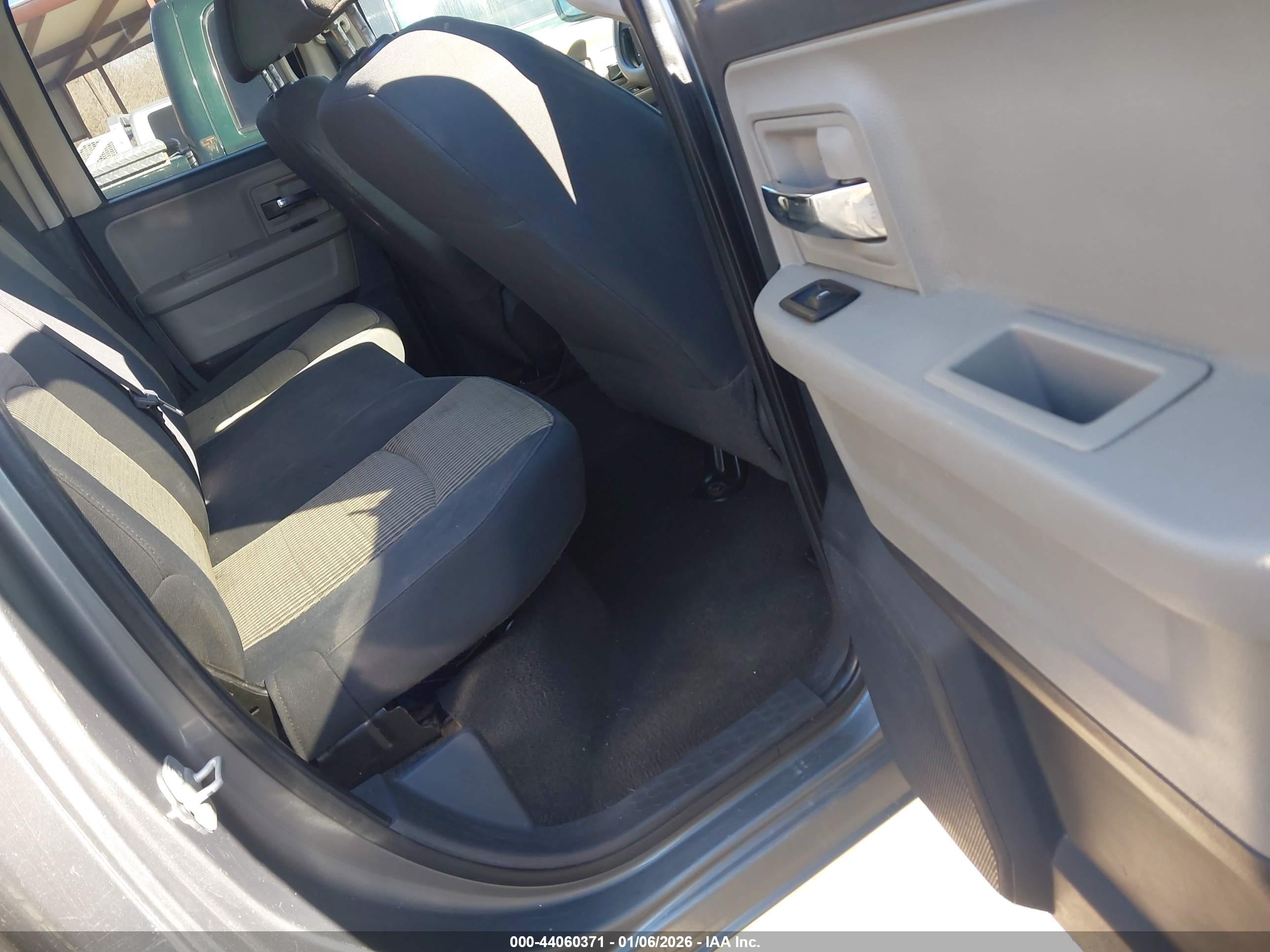 DODGE RAM image 8
