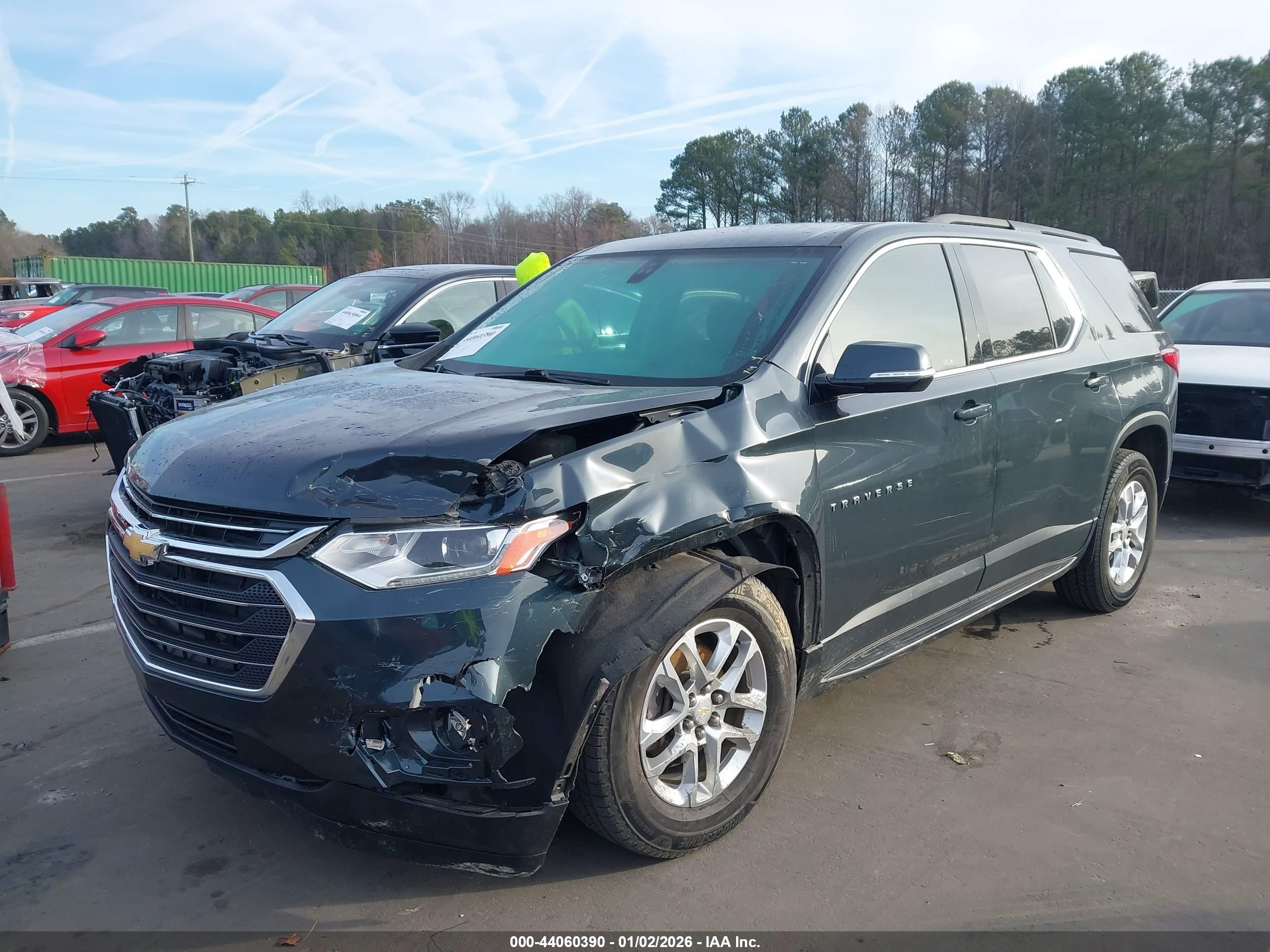 CHEVROLET TRAVERSE image 2