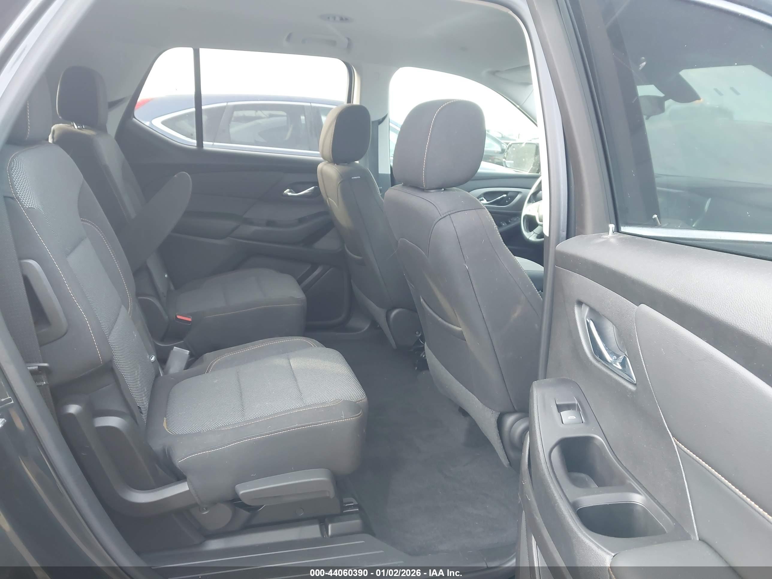 CHEVROLET TRAVERSE image 8