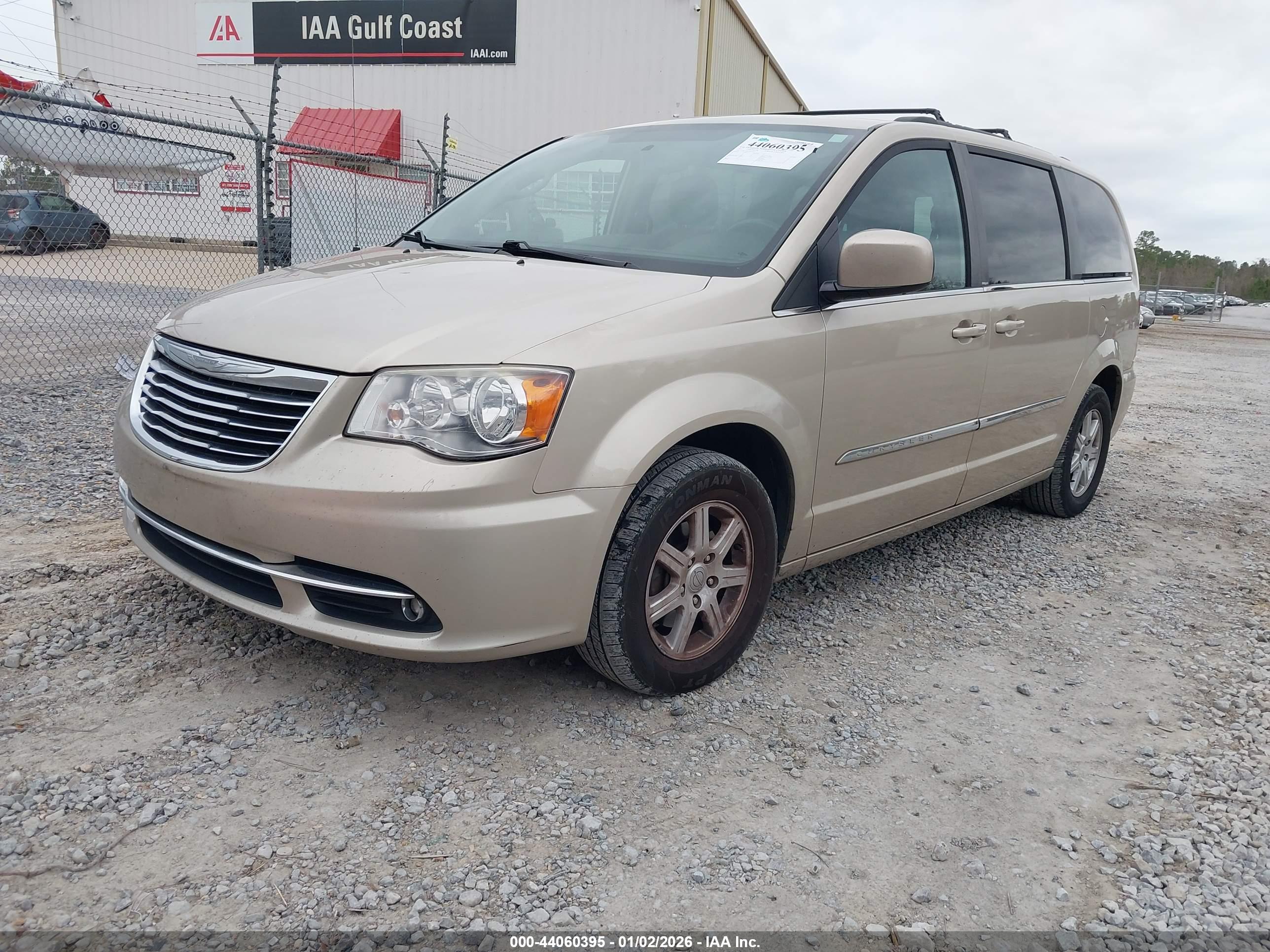 CHRYSLER TOWN image 2