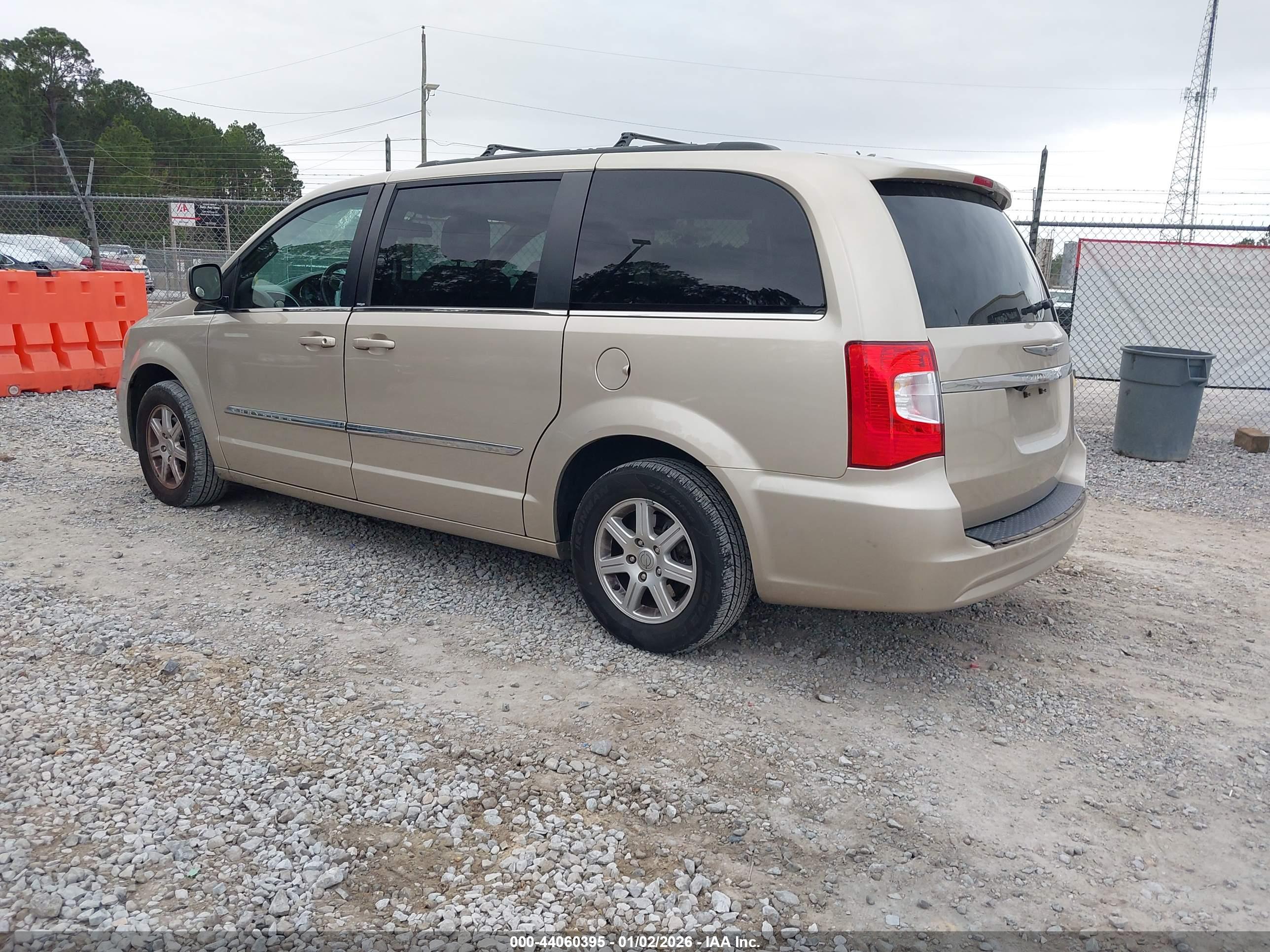 CHRYSLER TOWN image 3