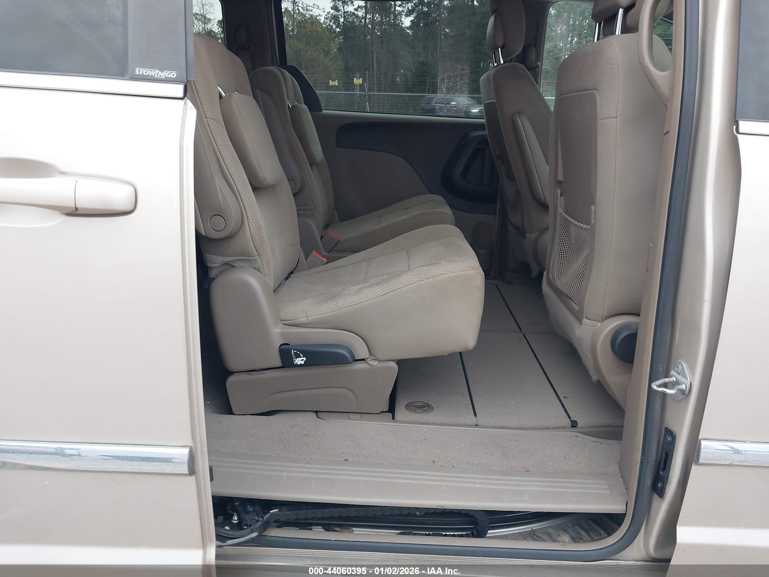 CHRYSLER TOWN image 8